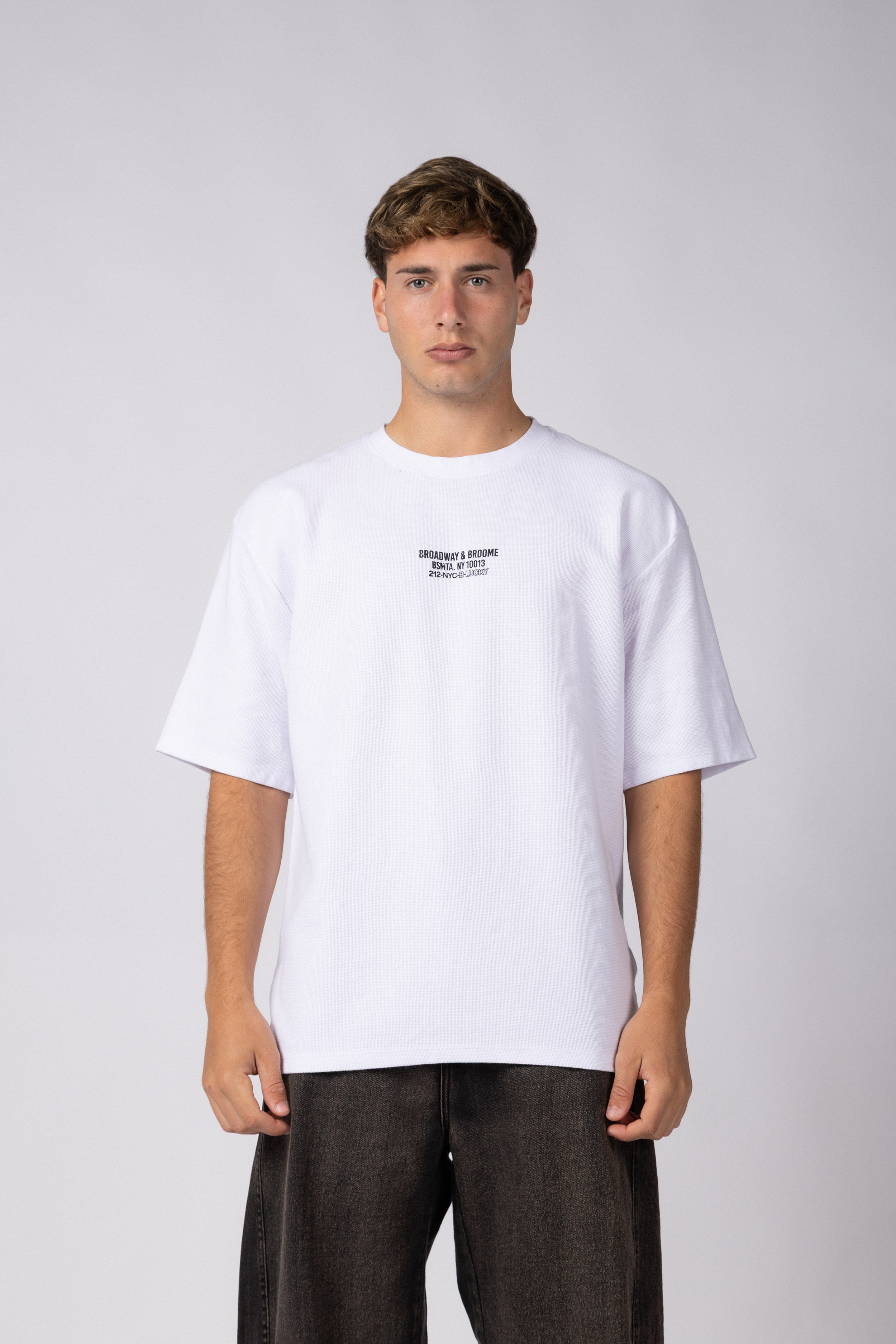Remera Over Molt Broadway Blanca