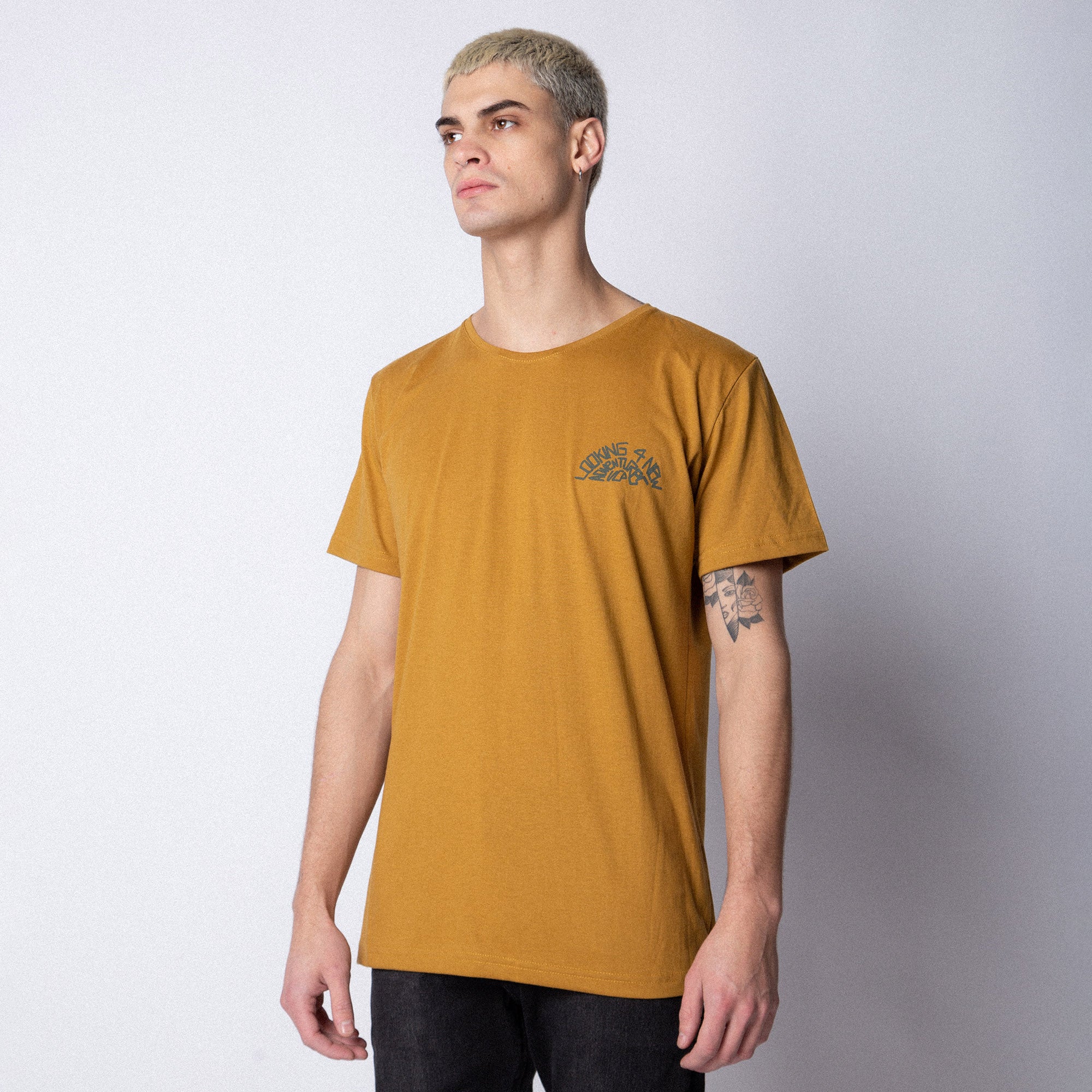 Remera Roads Mostaza