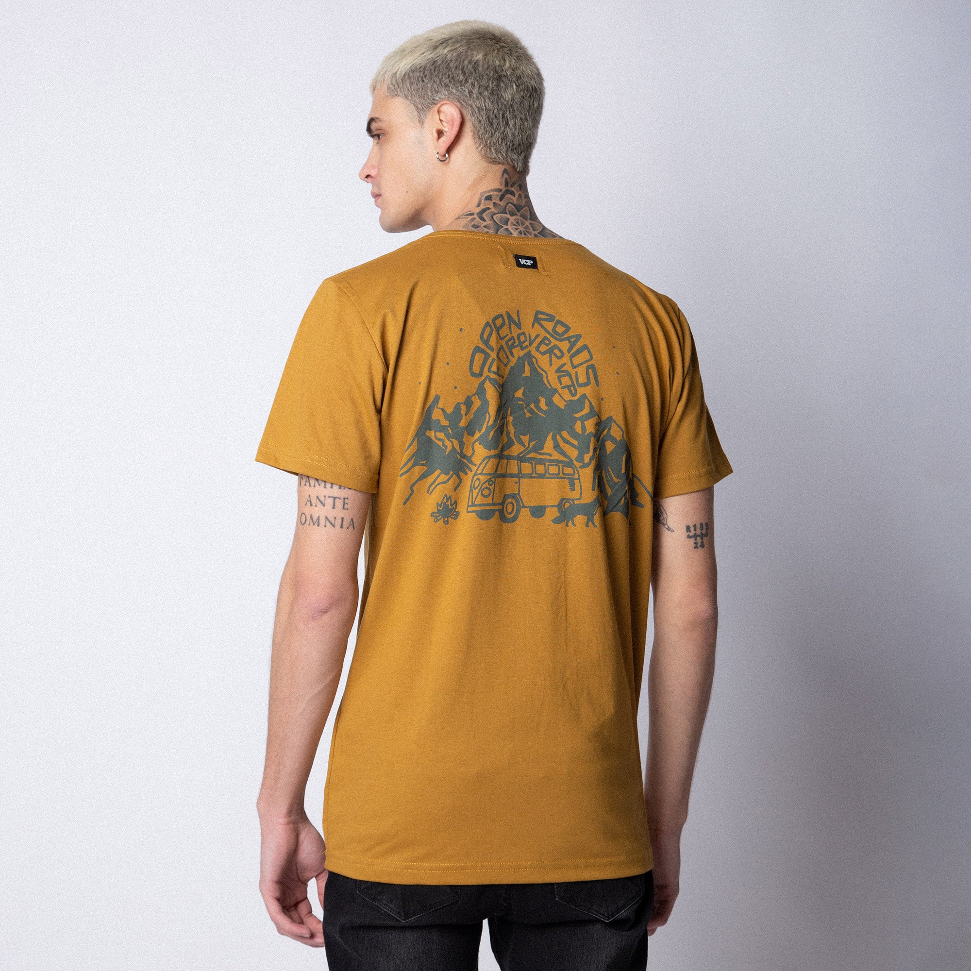 Remera Roads Mostaza