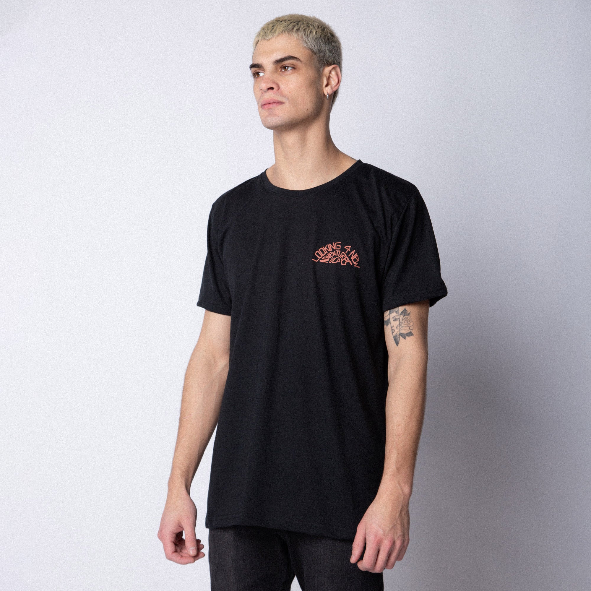 Remera Roads Negra