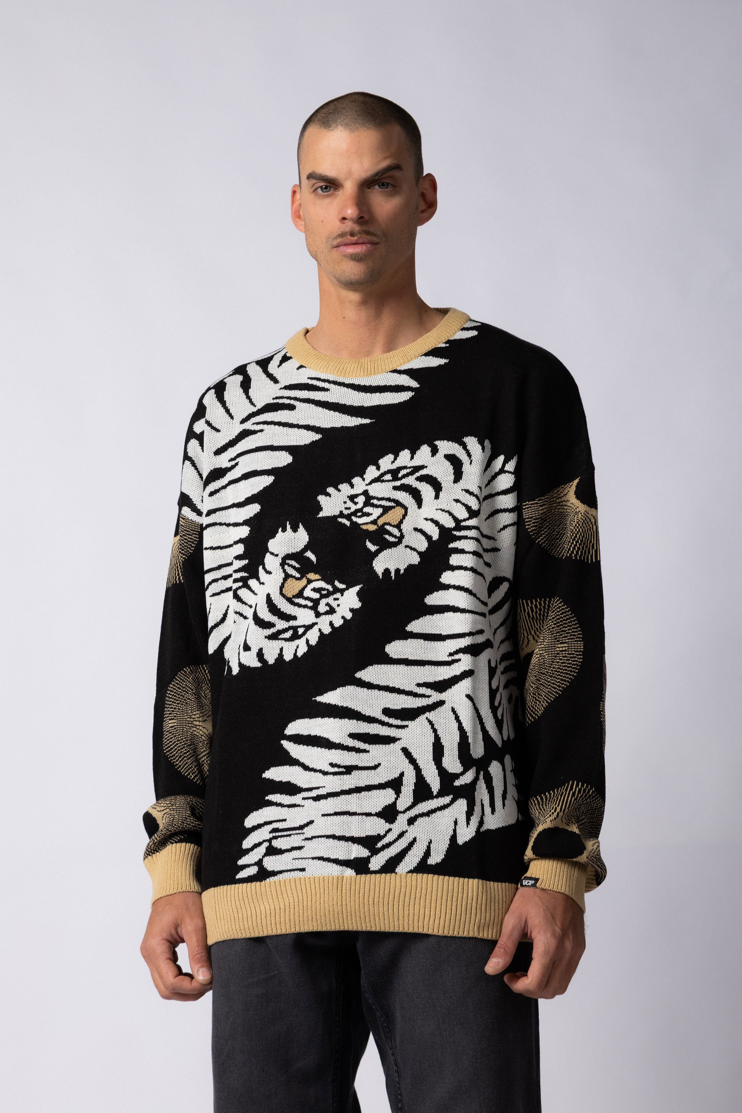 Sweater Over Felino