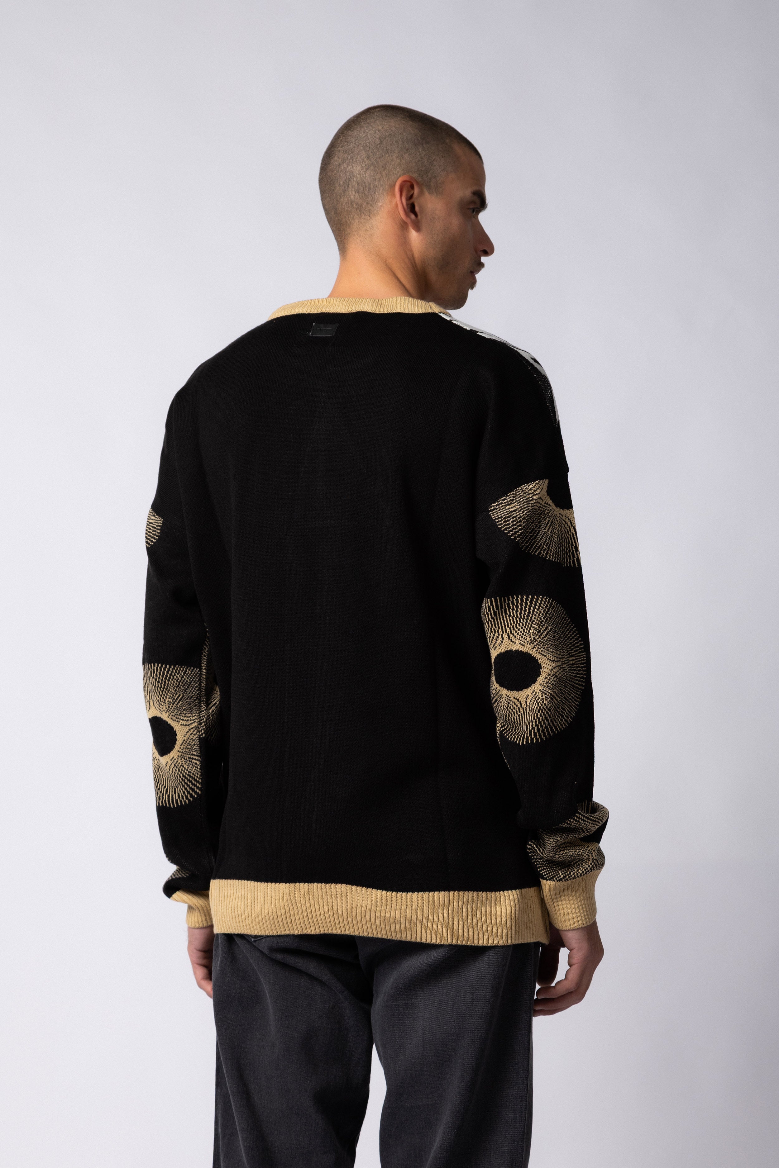 Sweater Over Felino