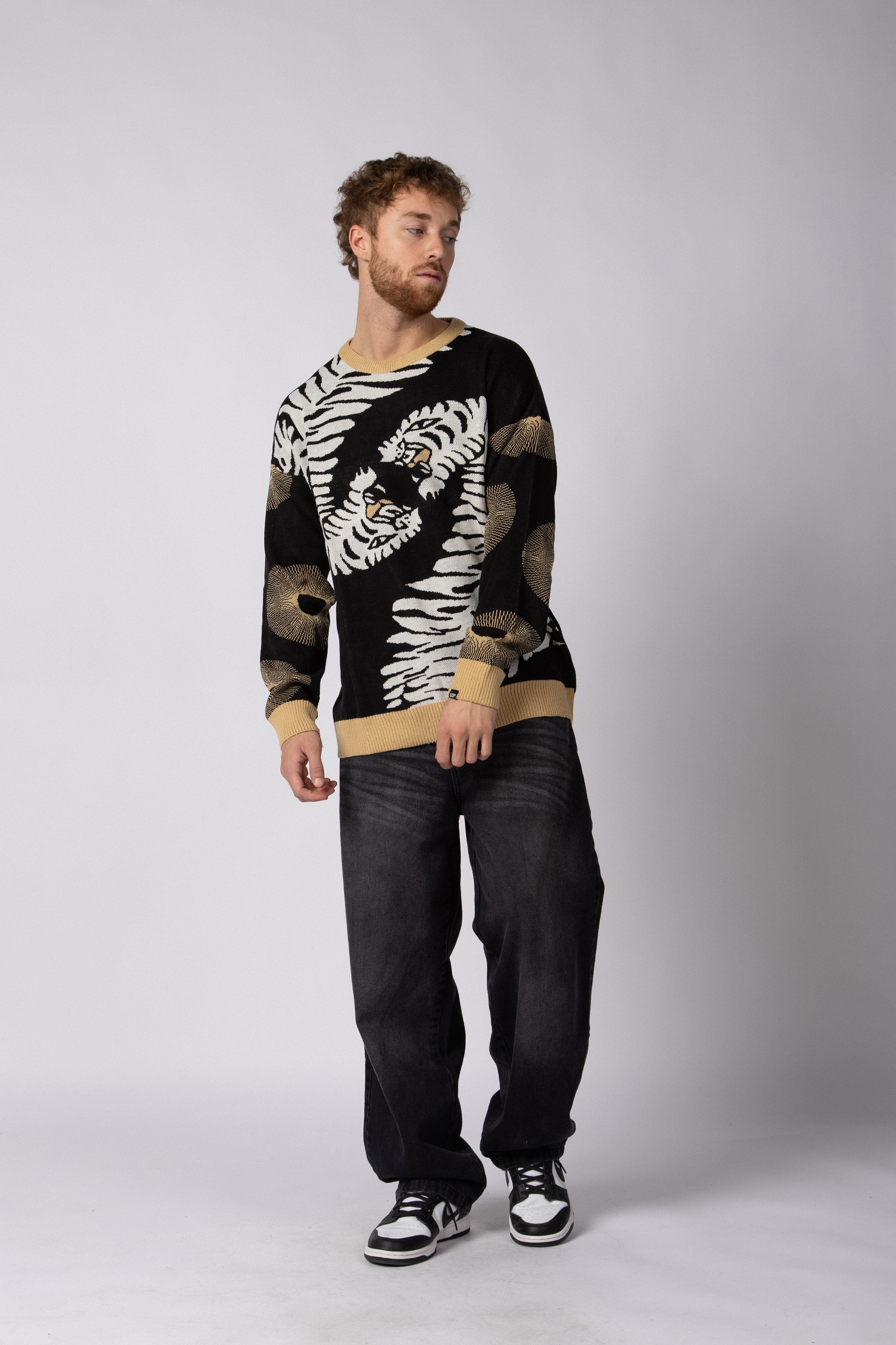 Sweater Over Felino