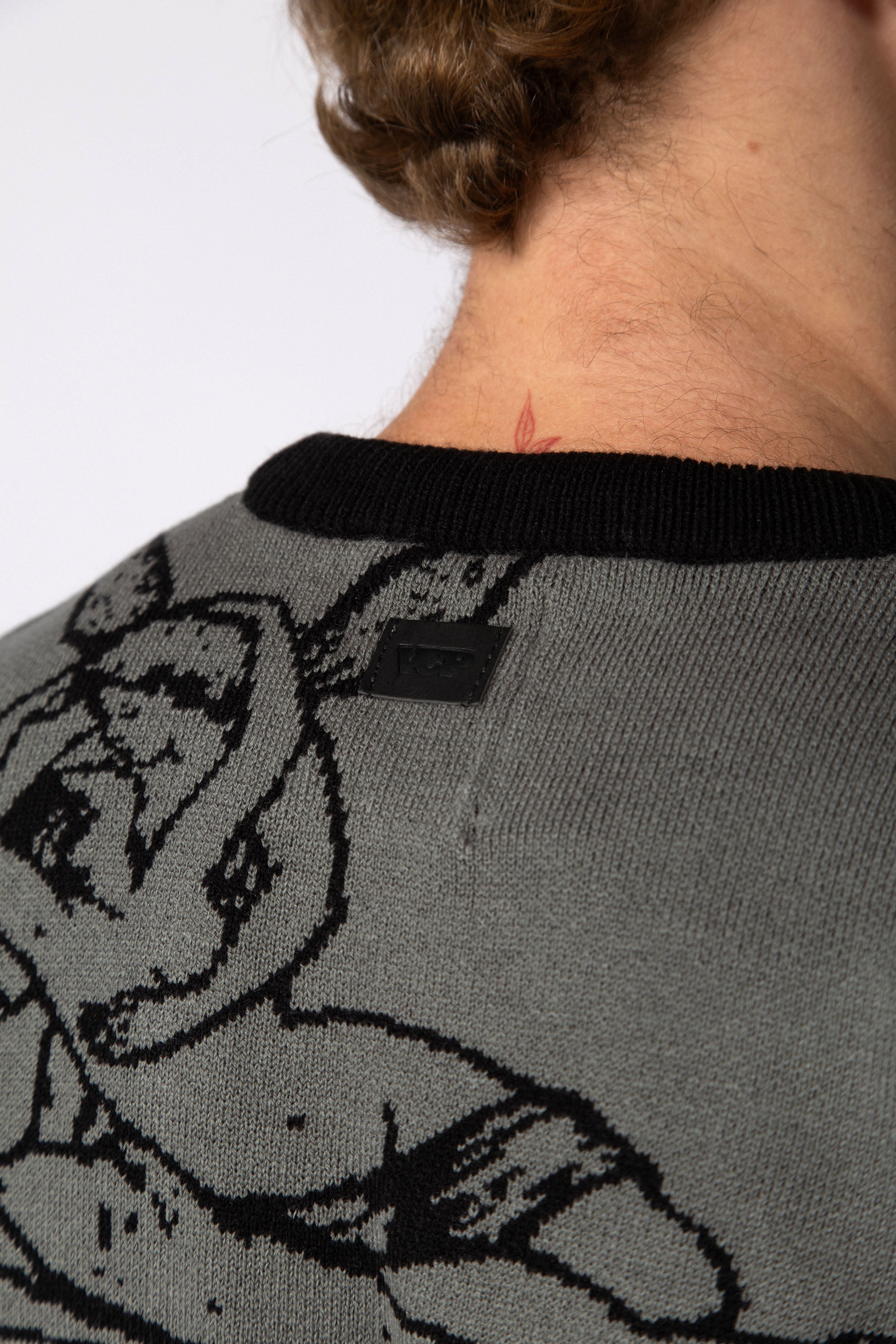 Sweater Over Olimpo