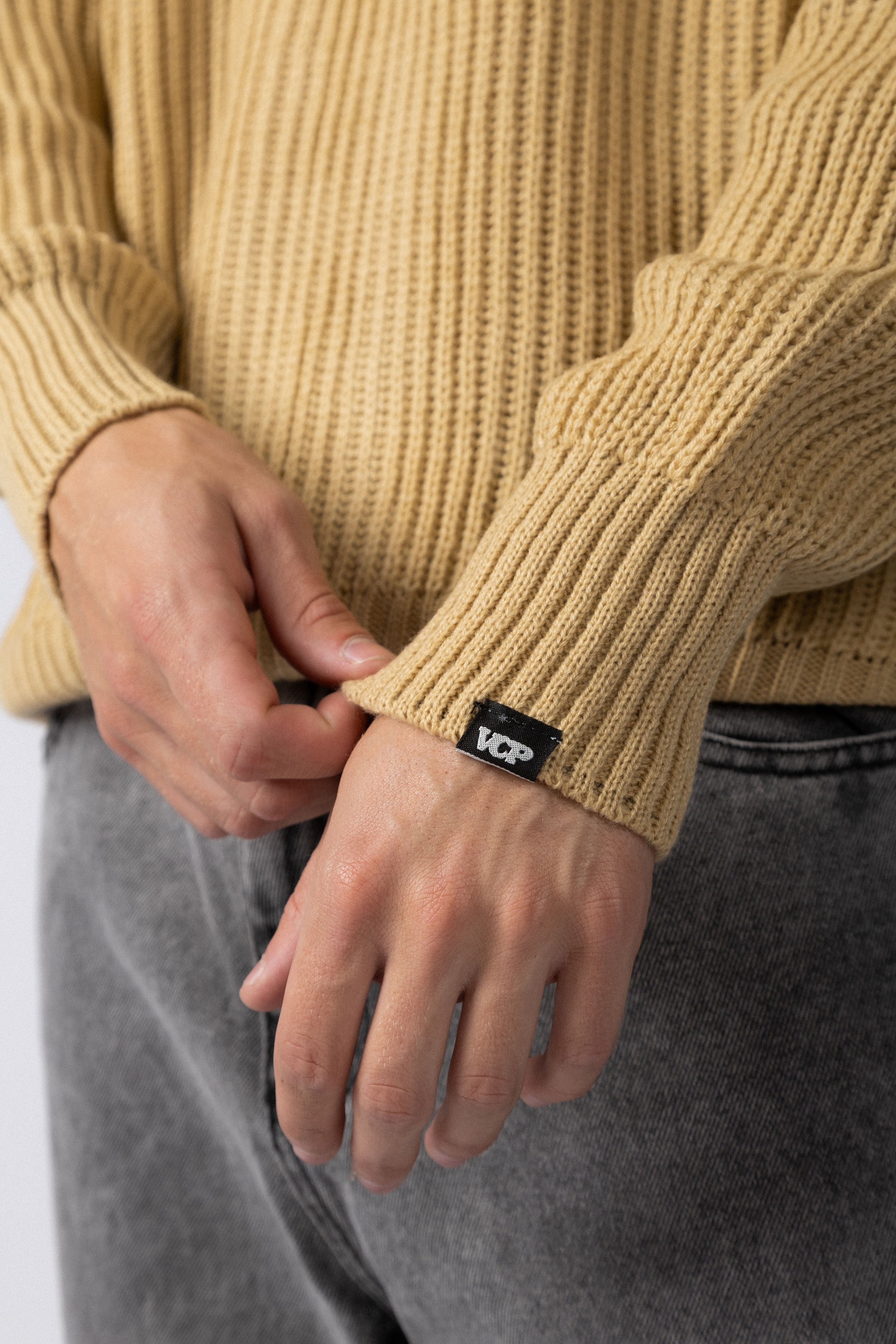 Sweater Over Trekker Beige