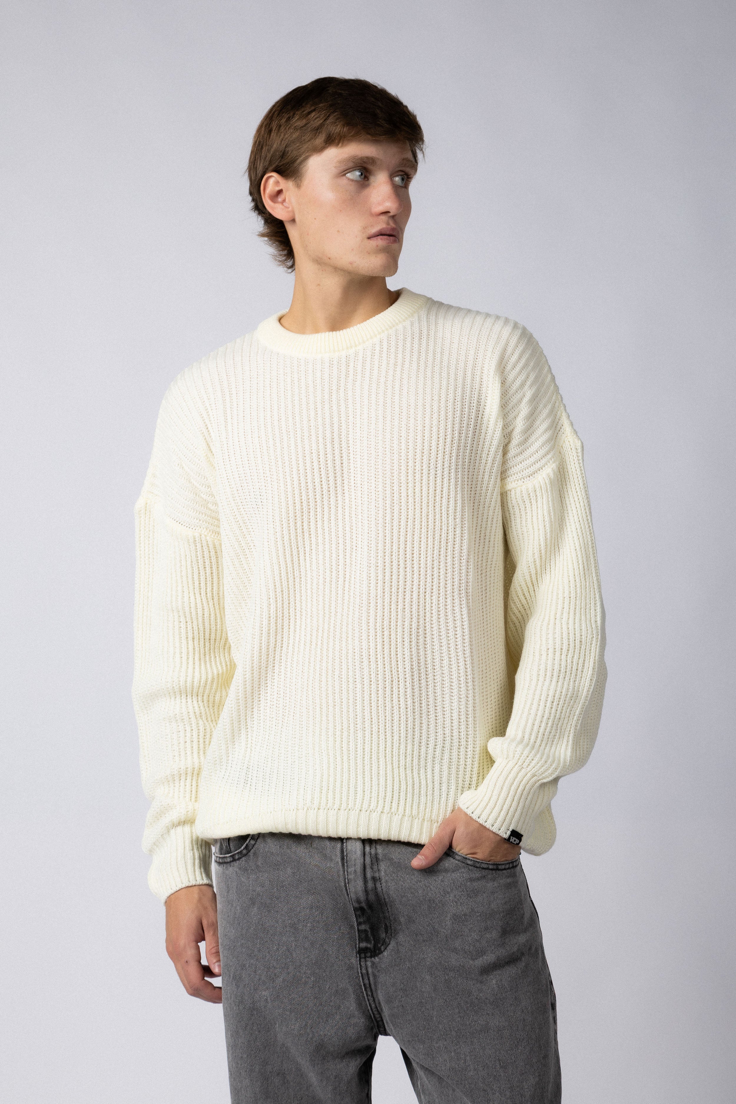 Sweater Over Trekker Crudo