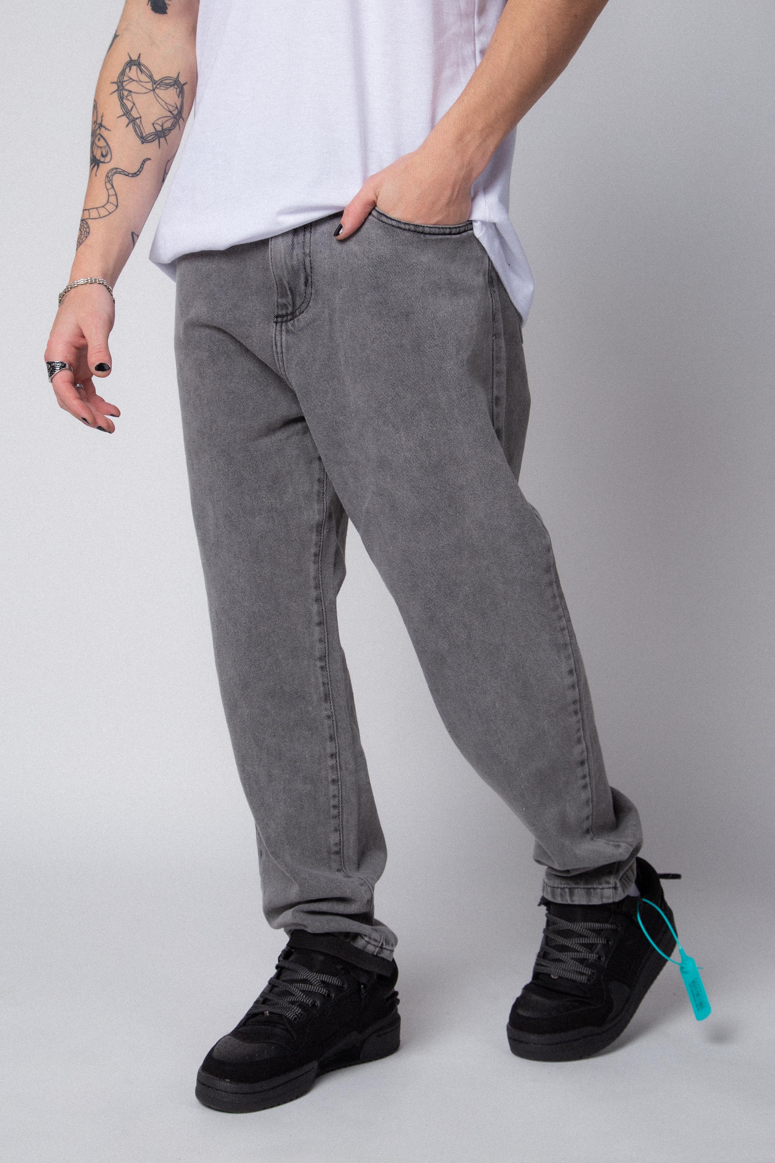 Jean Mom Shelby Smoked Gris