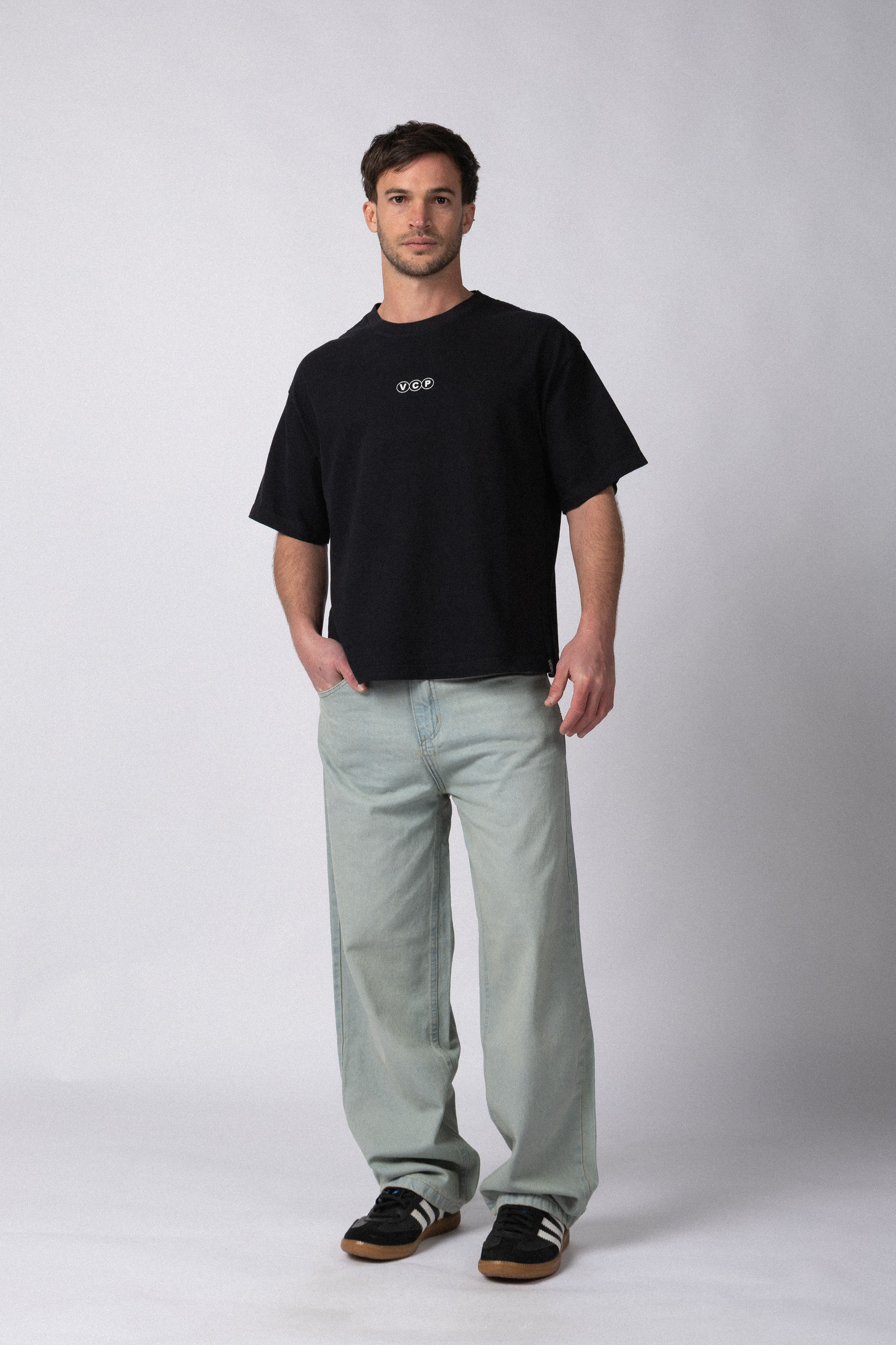 Remera Boxy South Negra