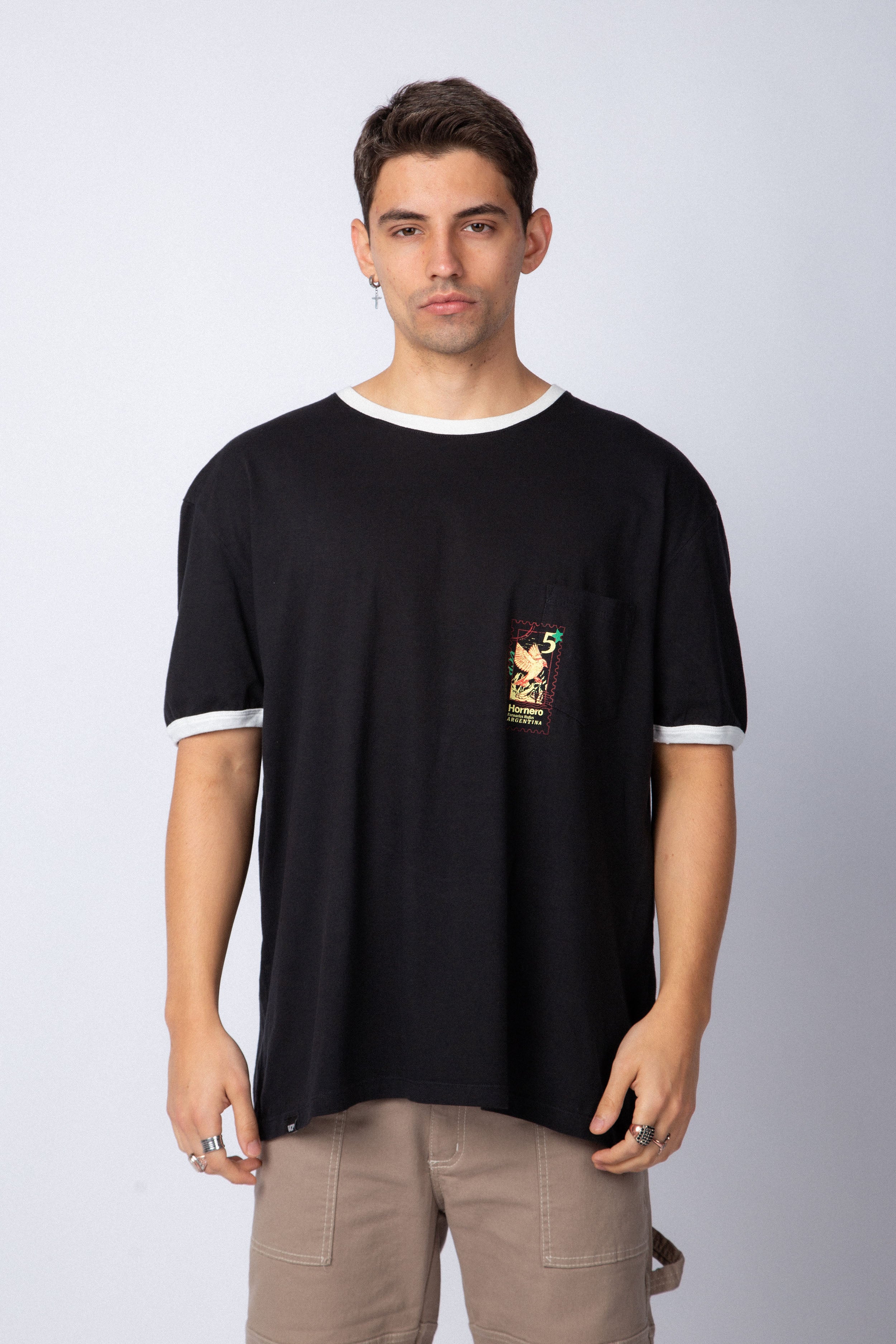 Remera DP Stamp Negra Crudo