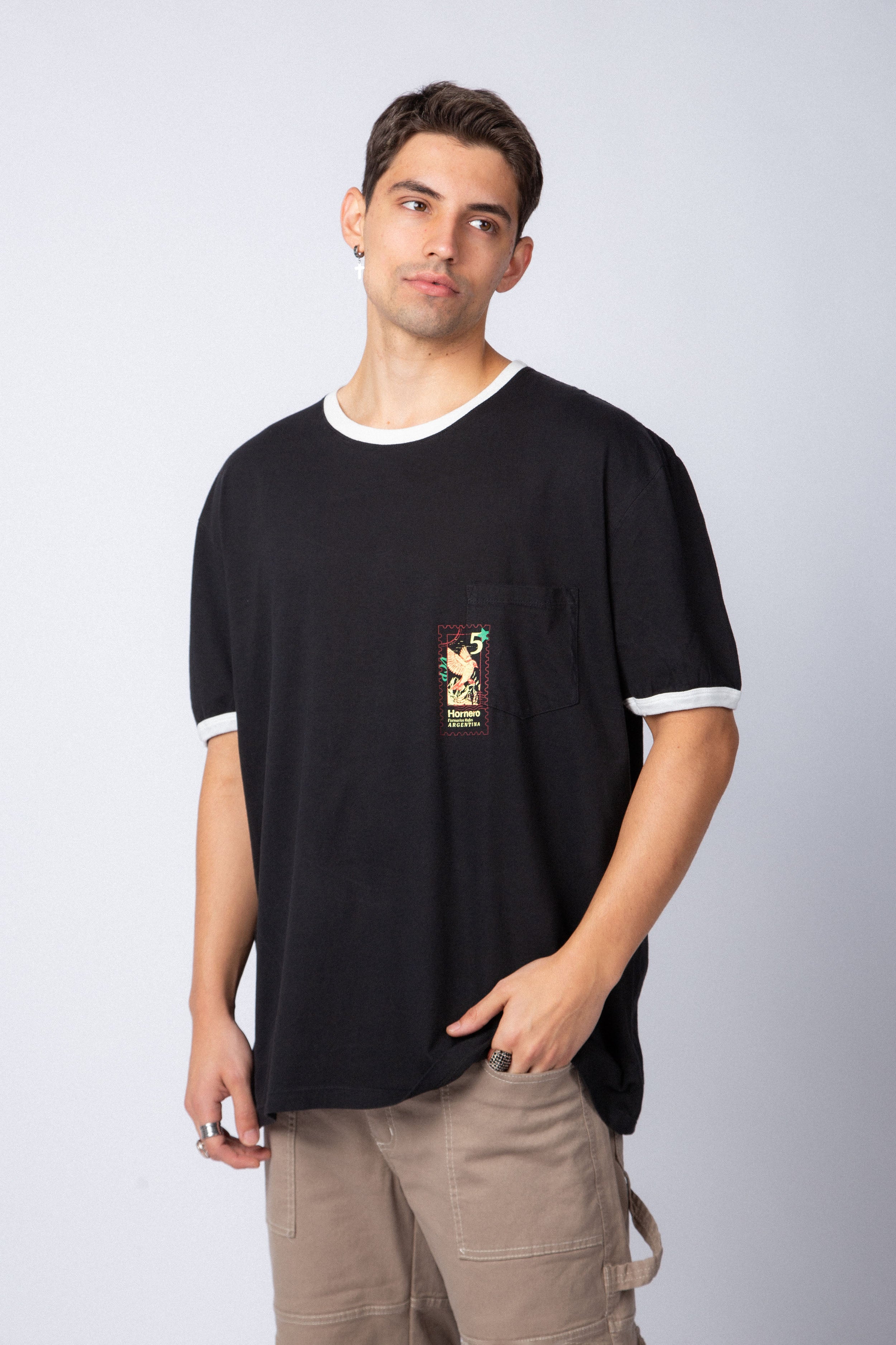 Remera DP Stamp Negra Crudo