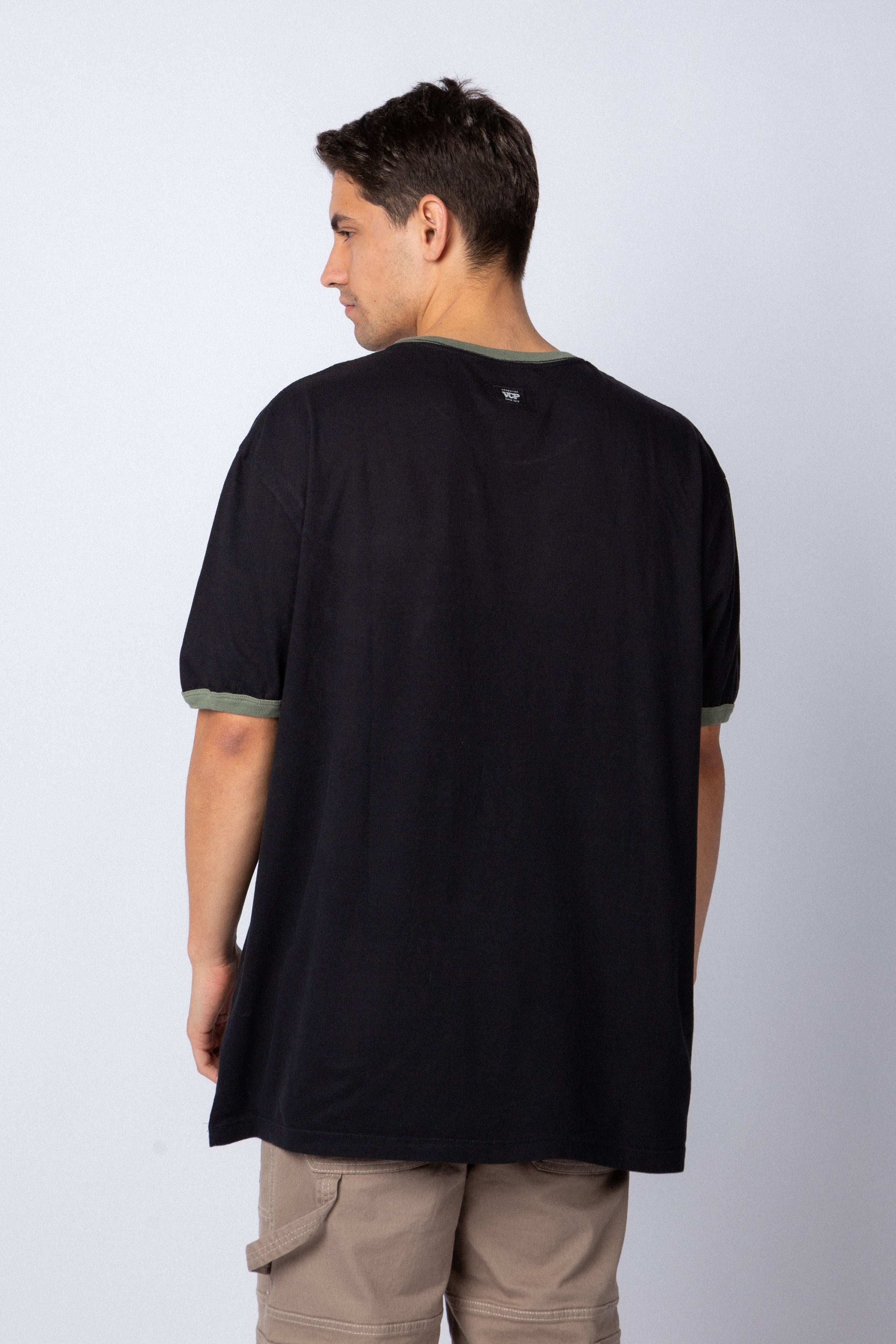 Remera DP Stamp Negra Militar