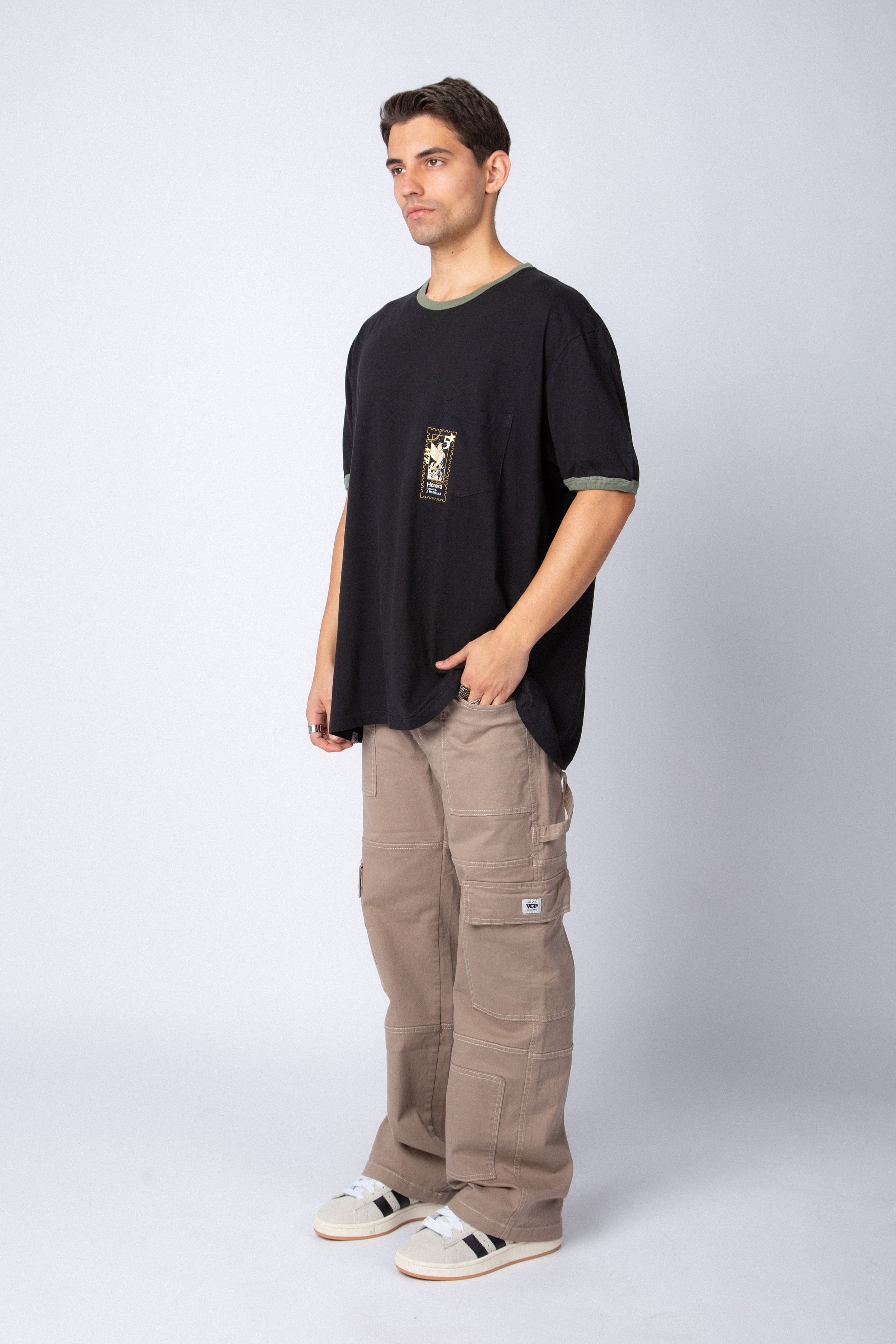 Remera DP Stamp Negra Militar