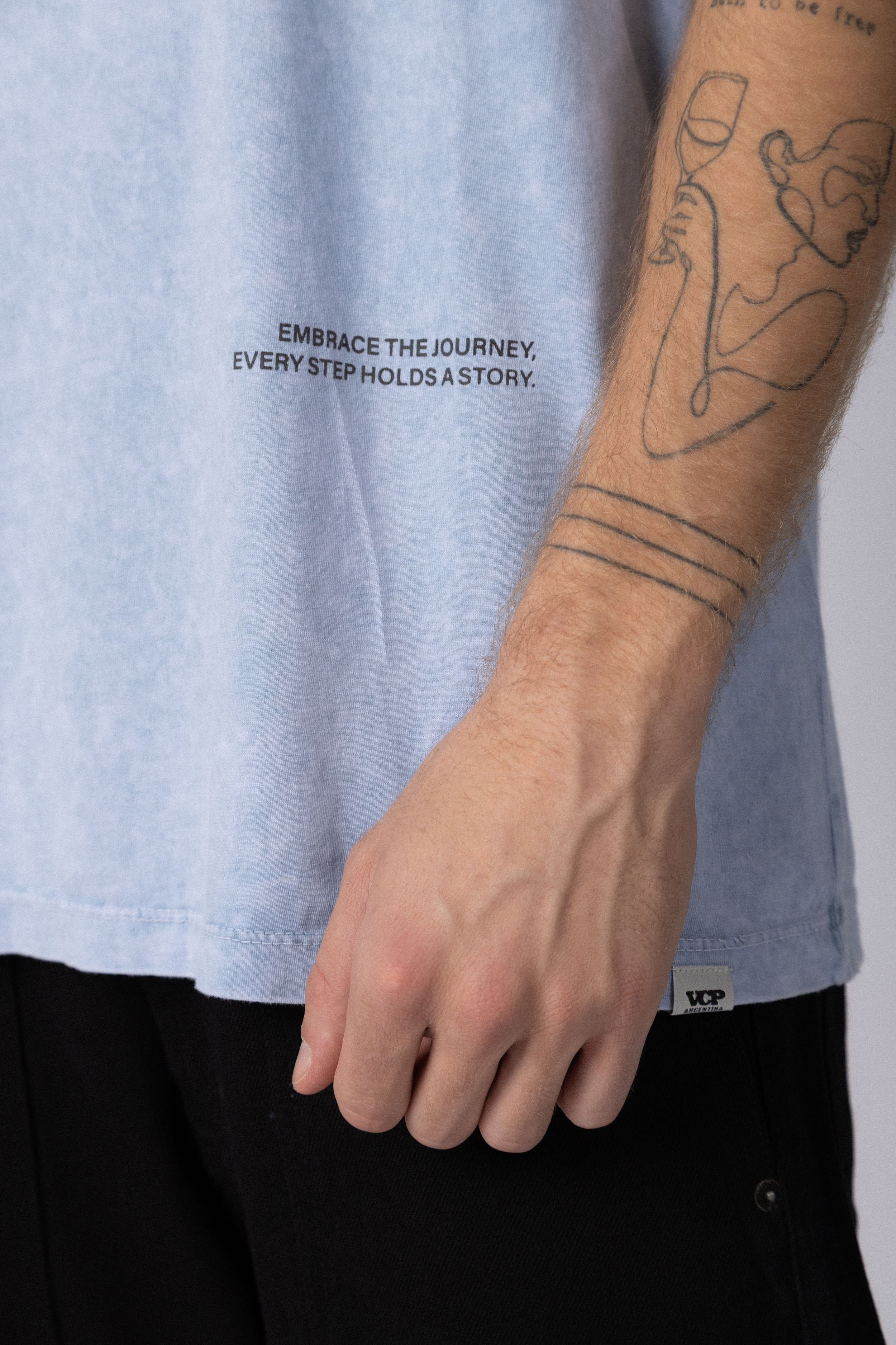 Remera DB Story Celeste