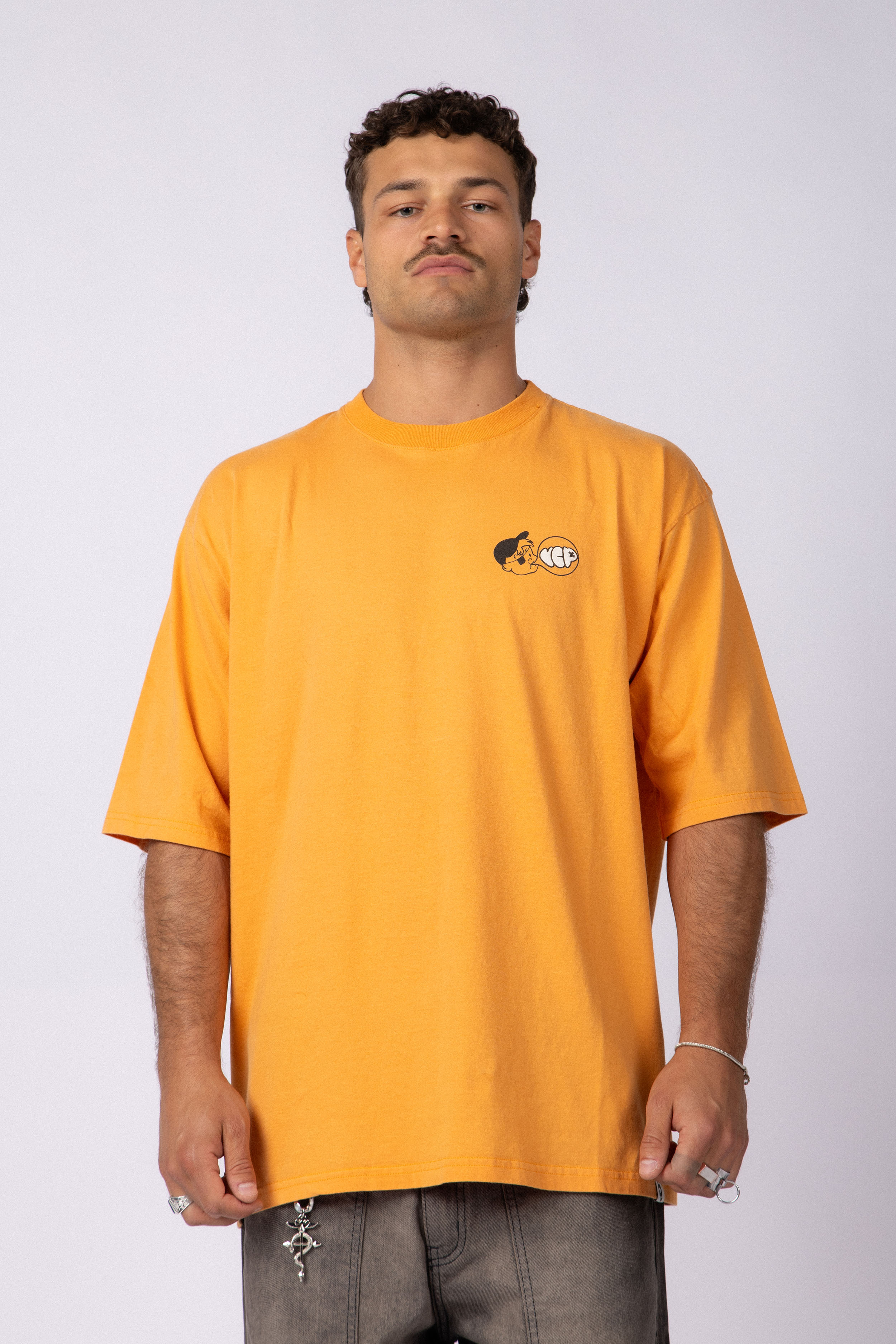 Remera Over Taz Sweet Naranja