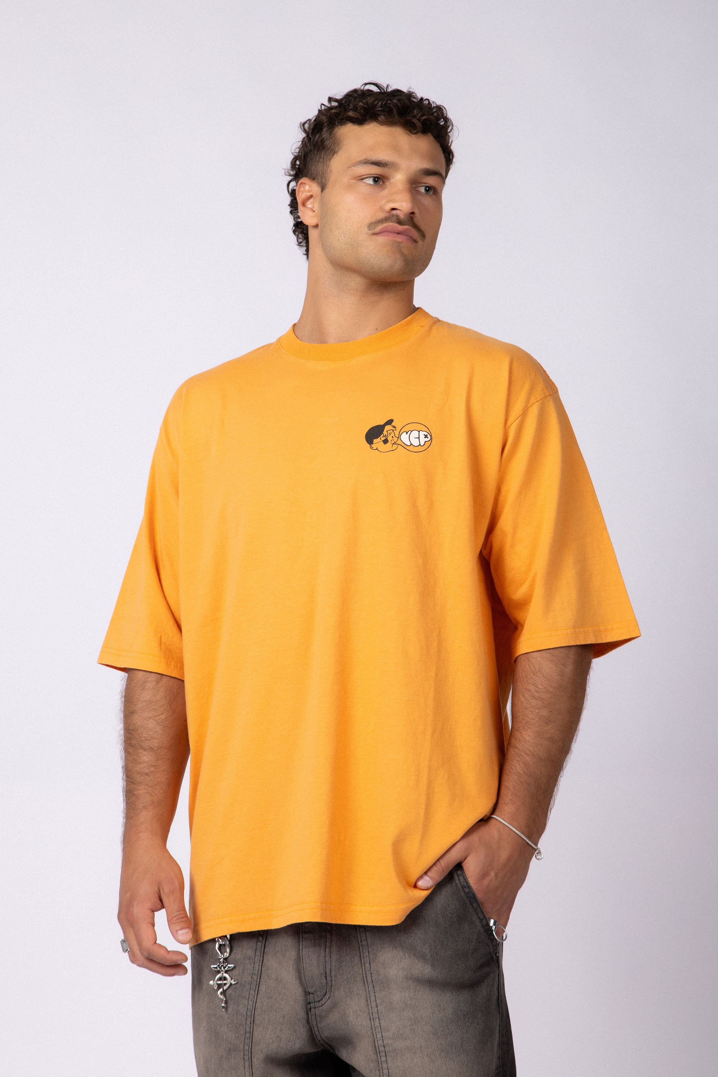 Remera Over Taz Sweet Naranja