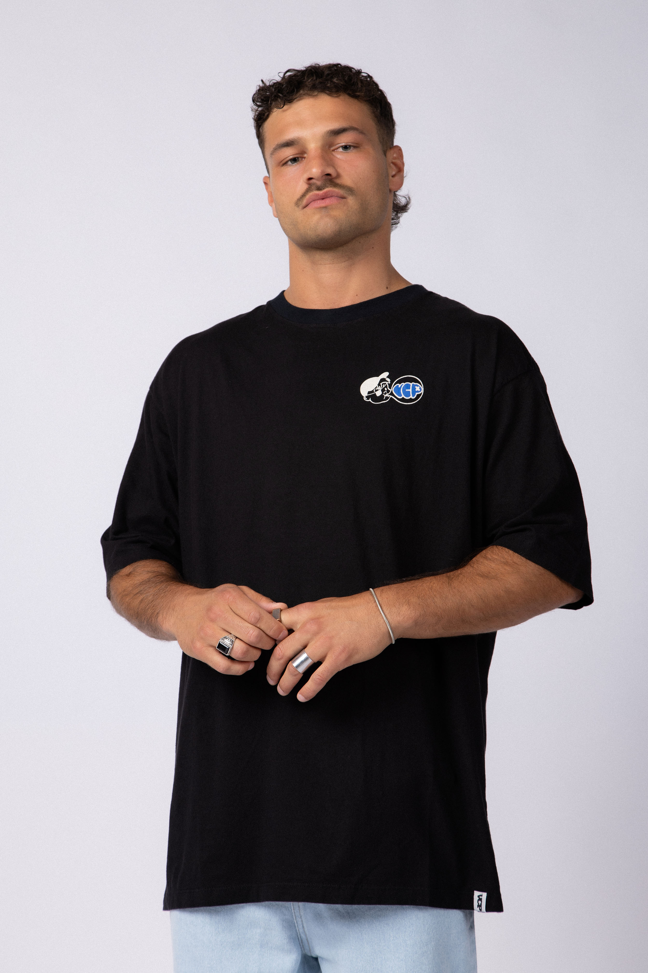 Remera Over Taz Sweet Negra