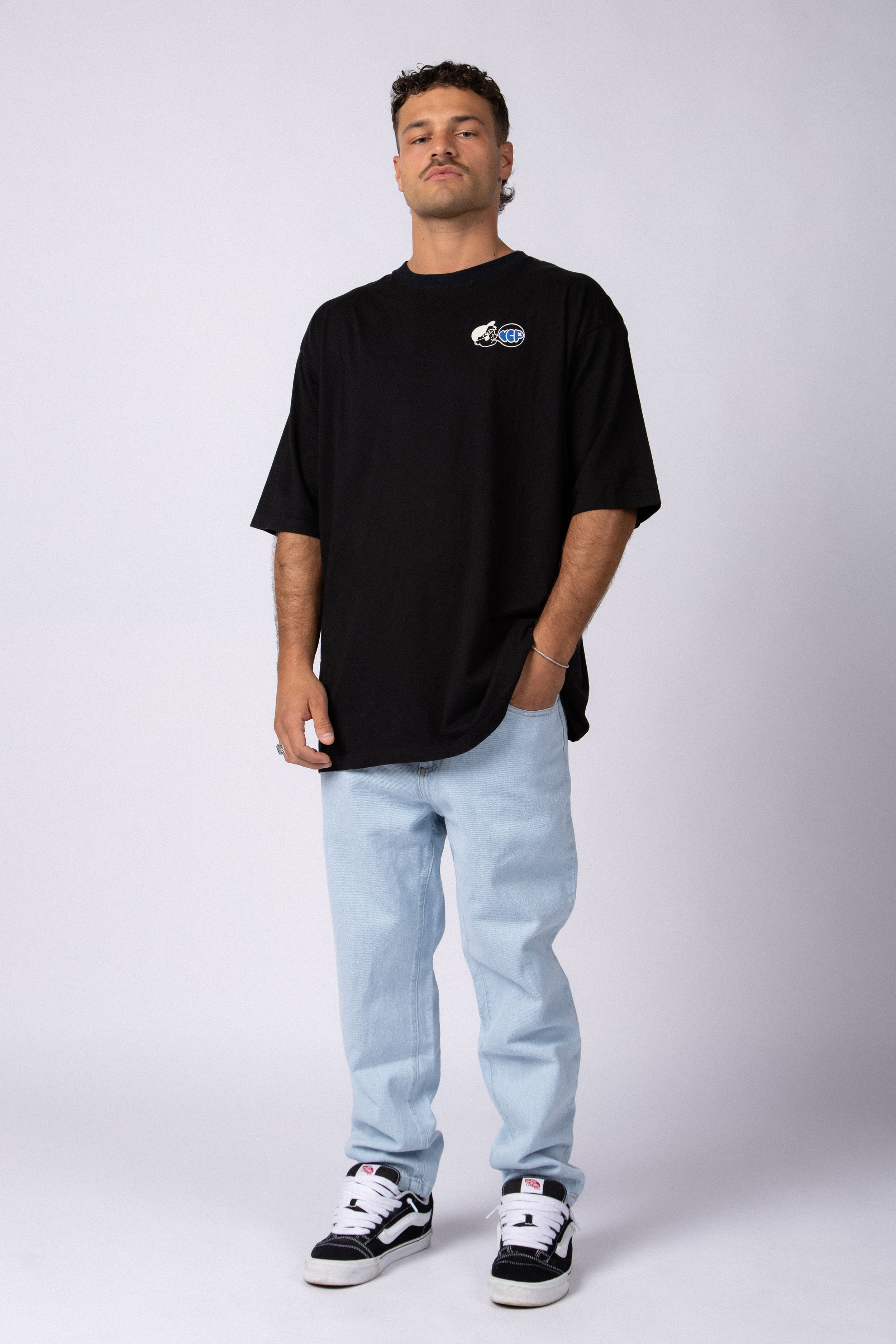 Remera Over Taz Sweet Negra