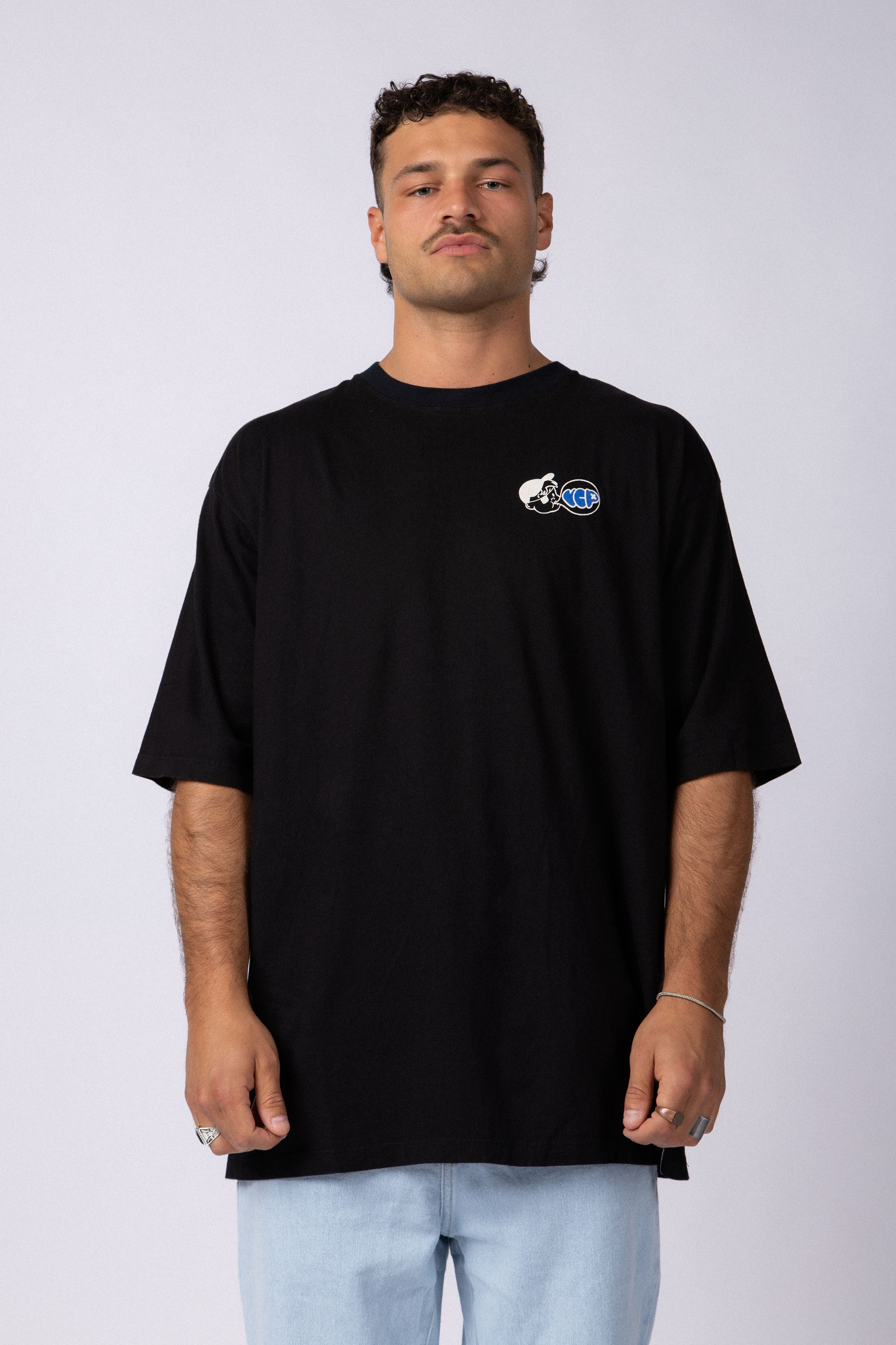 Remera Over Taz Sweet Negra