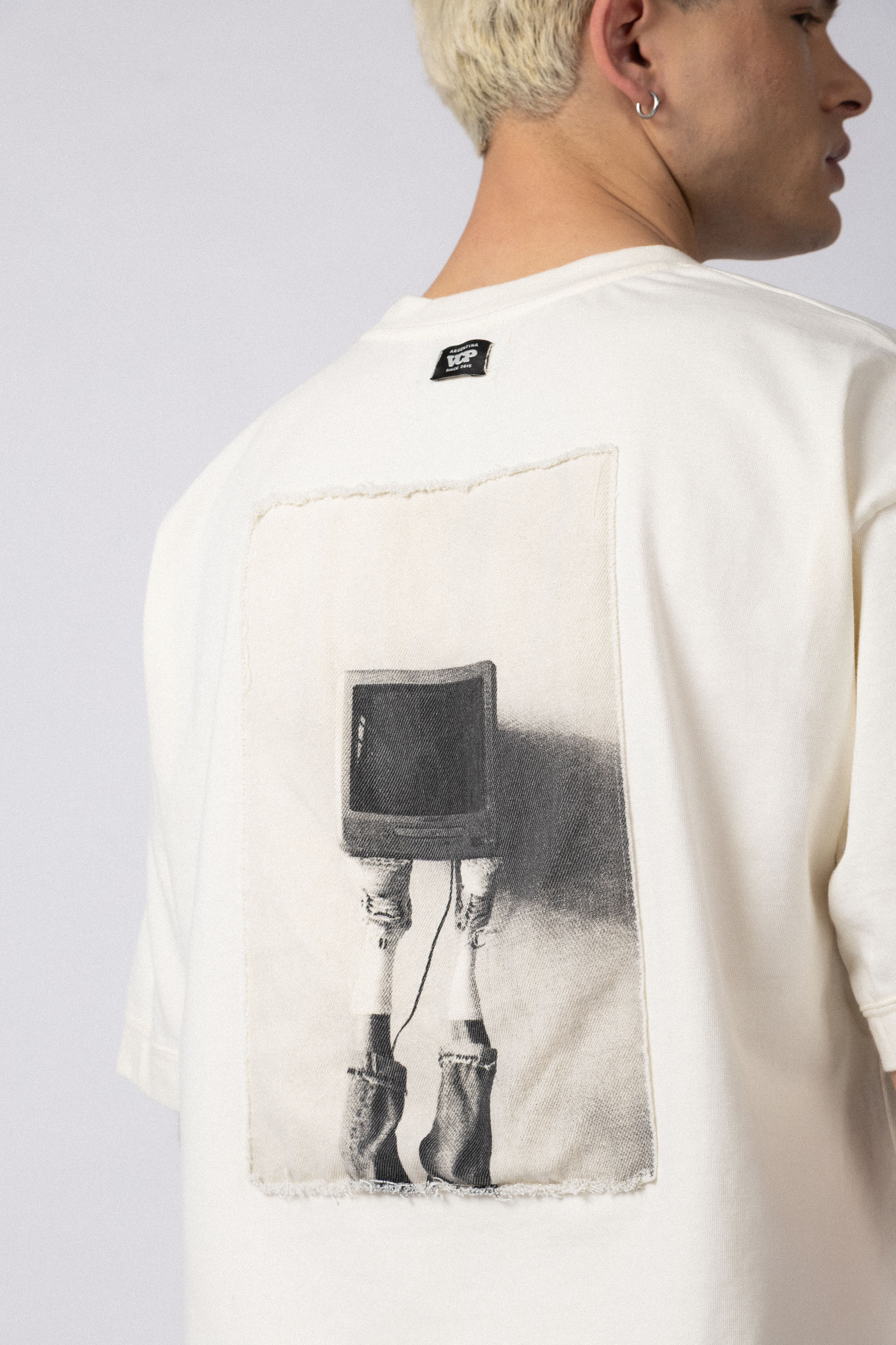 Remera Over GR TV Crudo