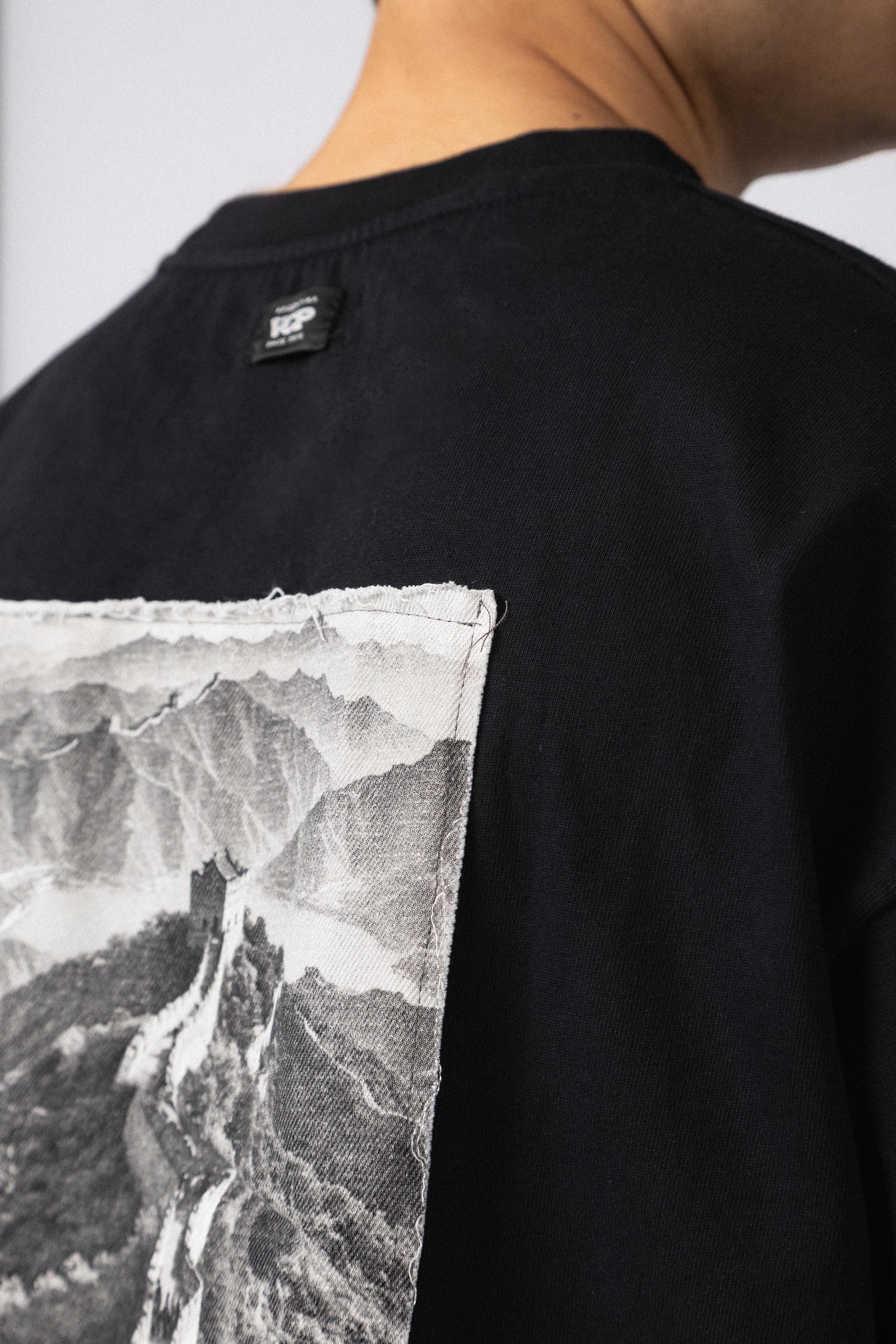 Remera Over GR Temple Negra