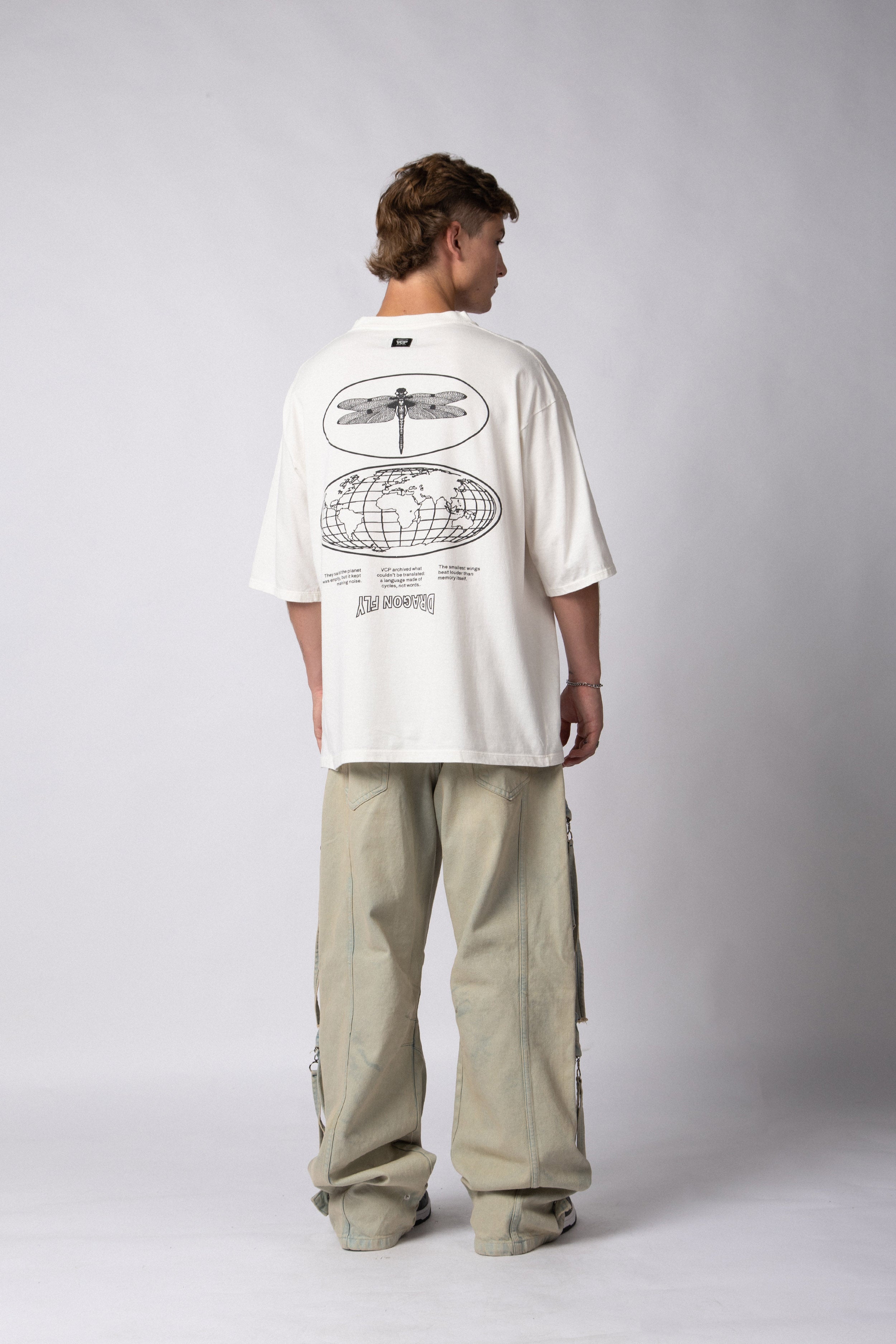 Remera Over Taz Wings Crudo