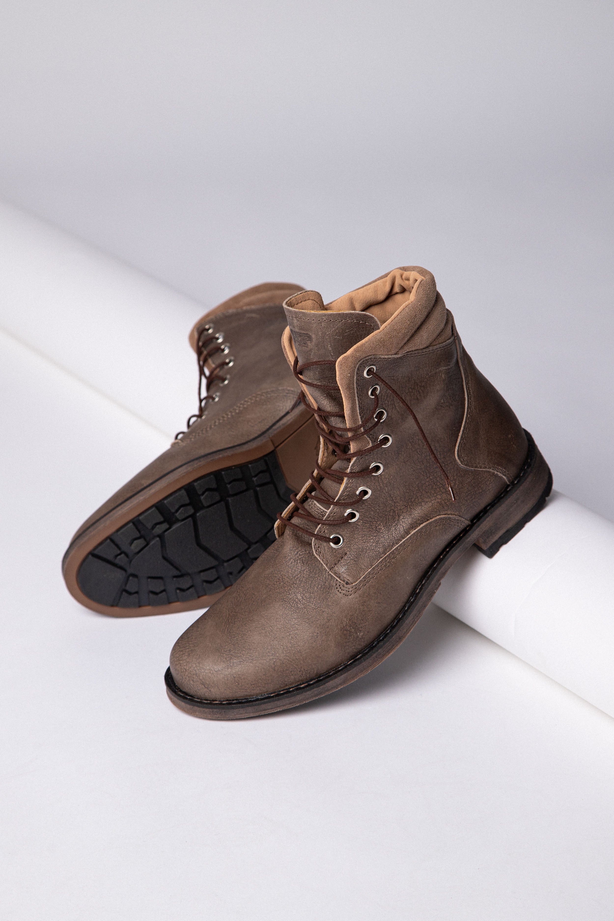 Borcegos Yenko Gris Vizon