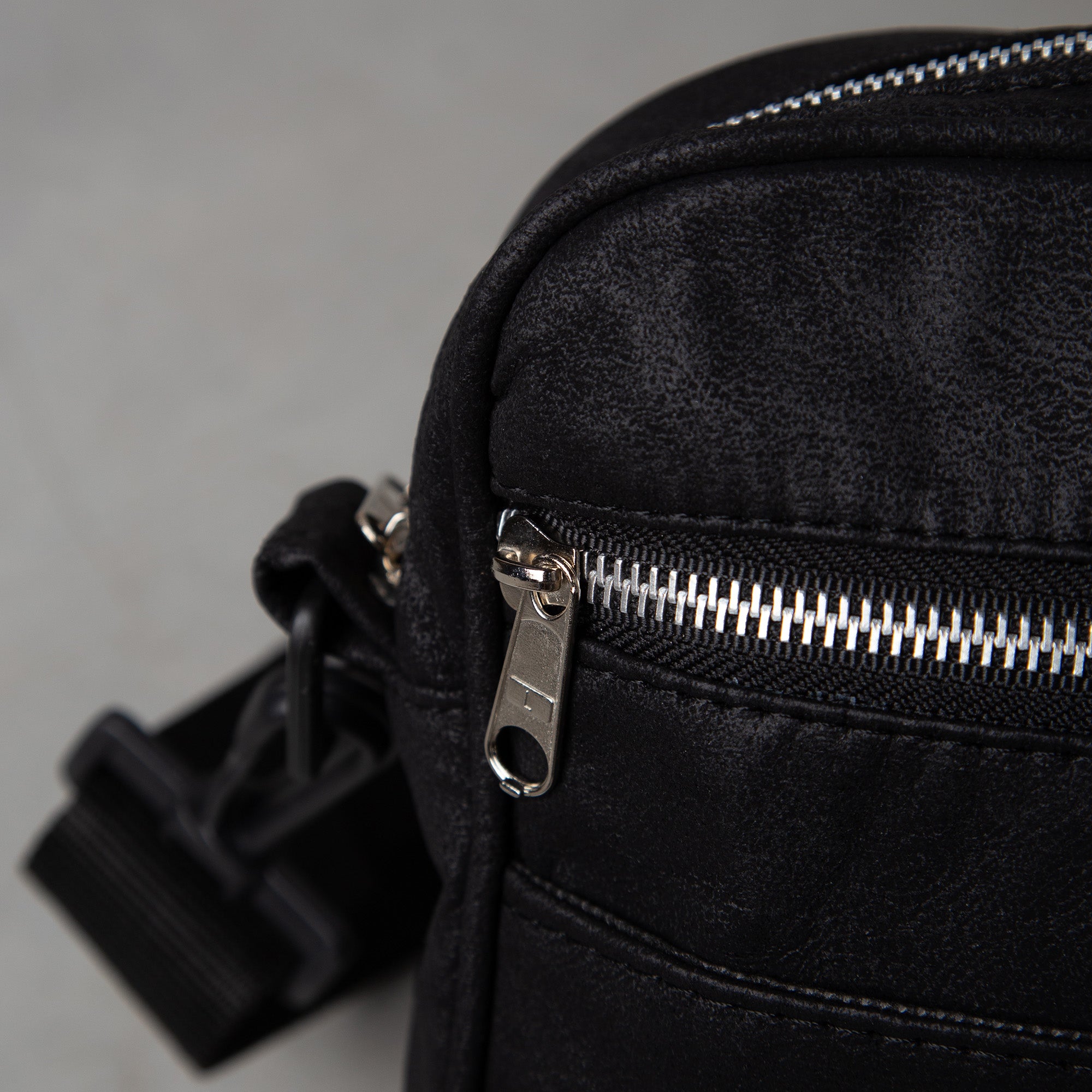 Mini Morral Negro Gastado