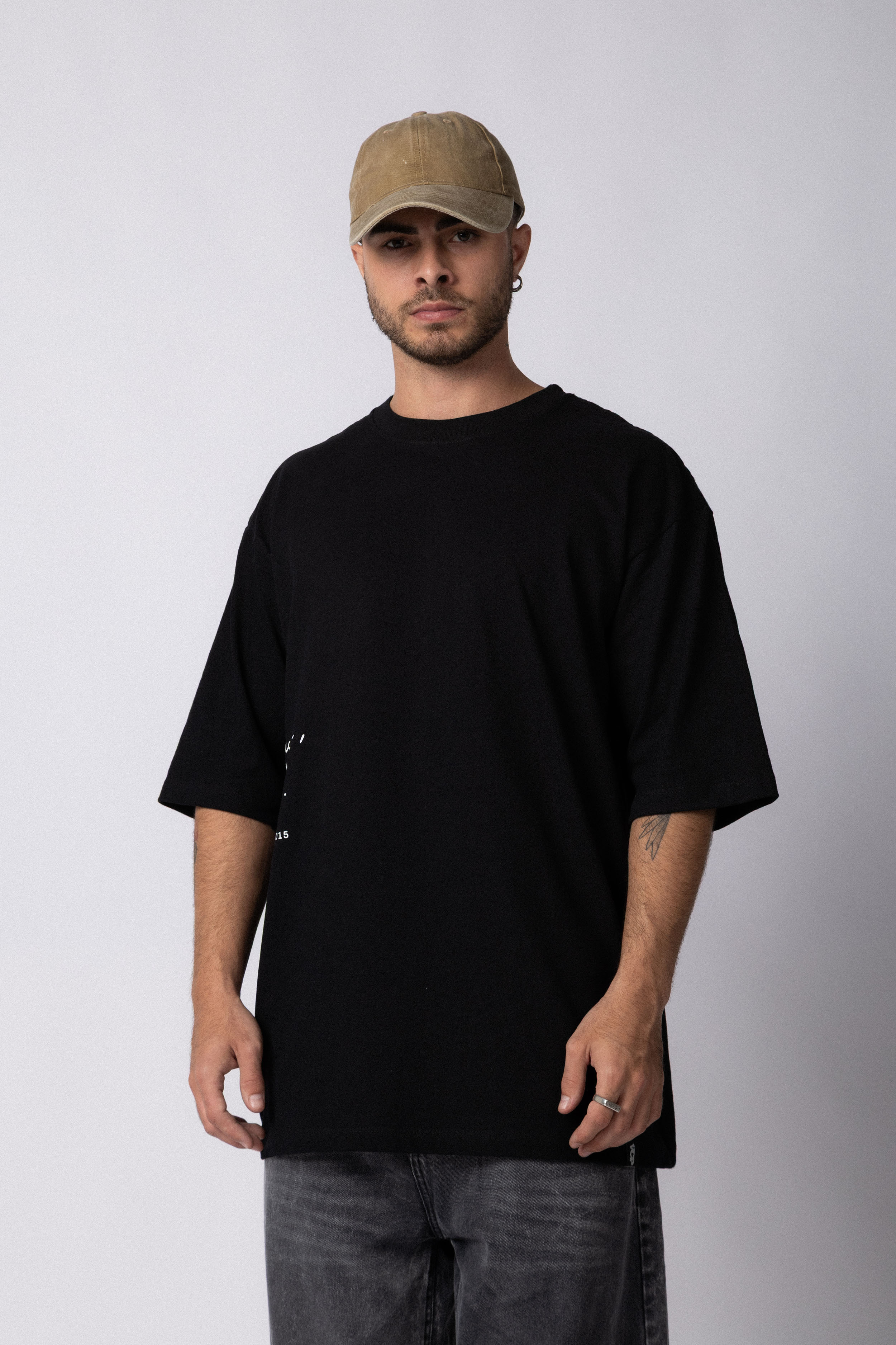 Remera Over Rhy Aime Negra
