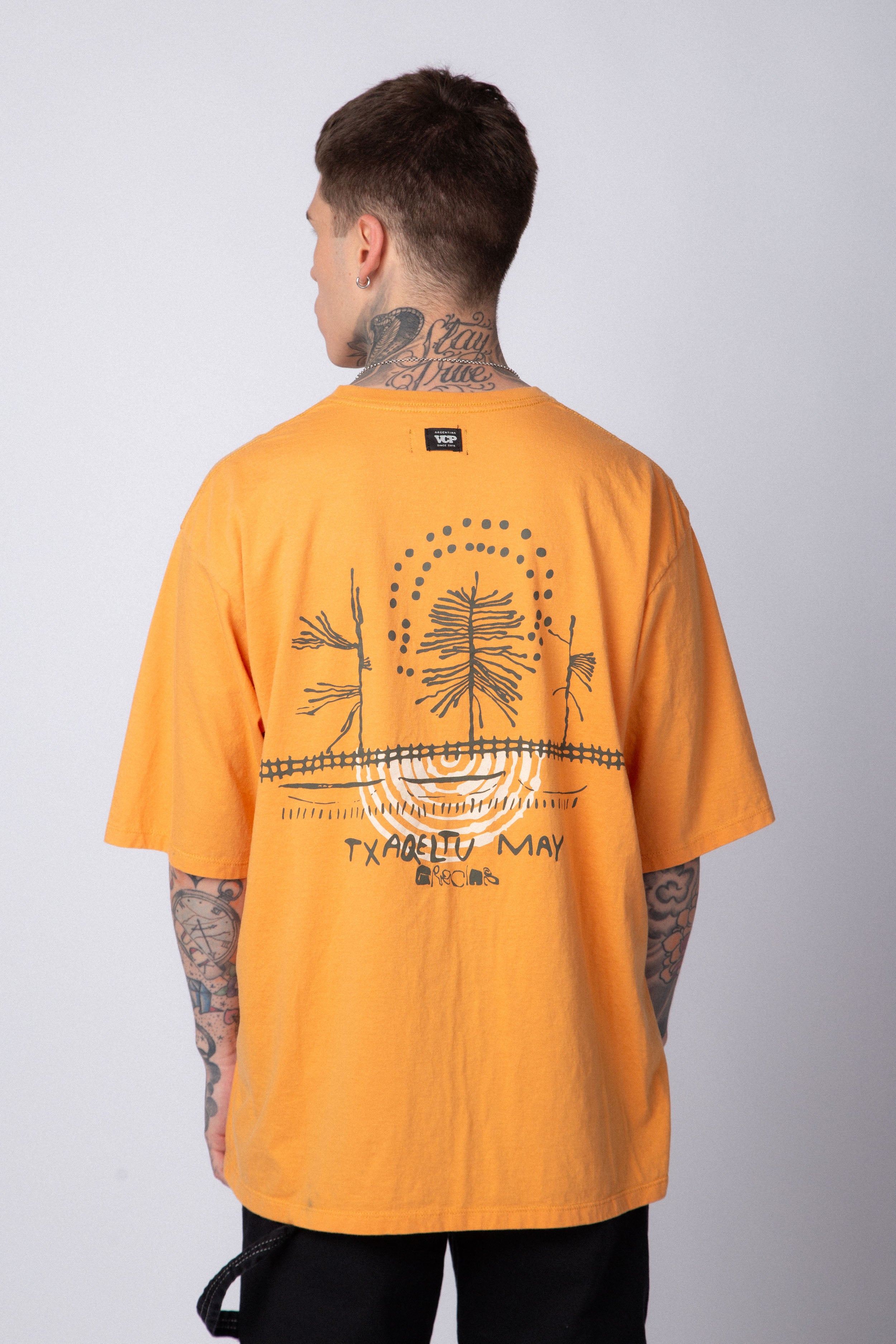 Remera Over Taz Bosque Naranja