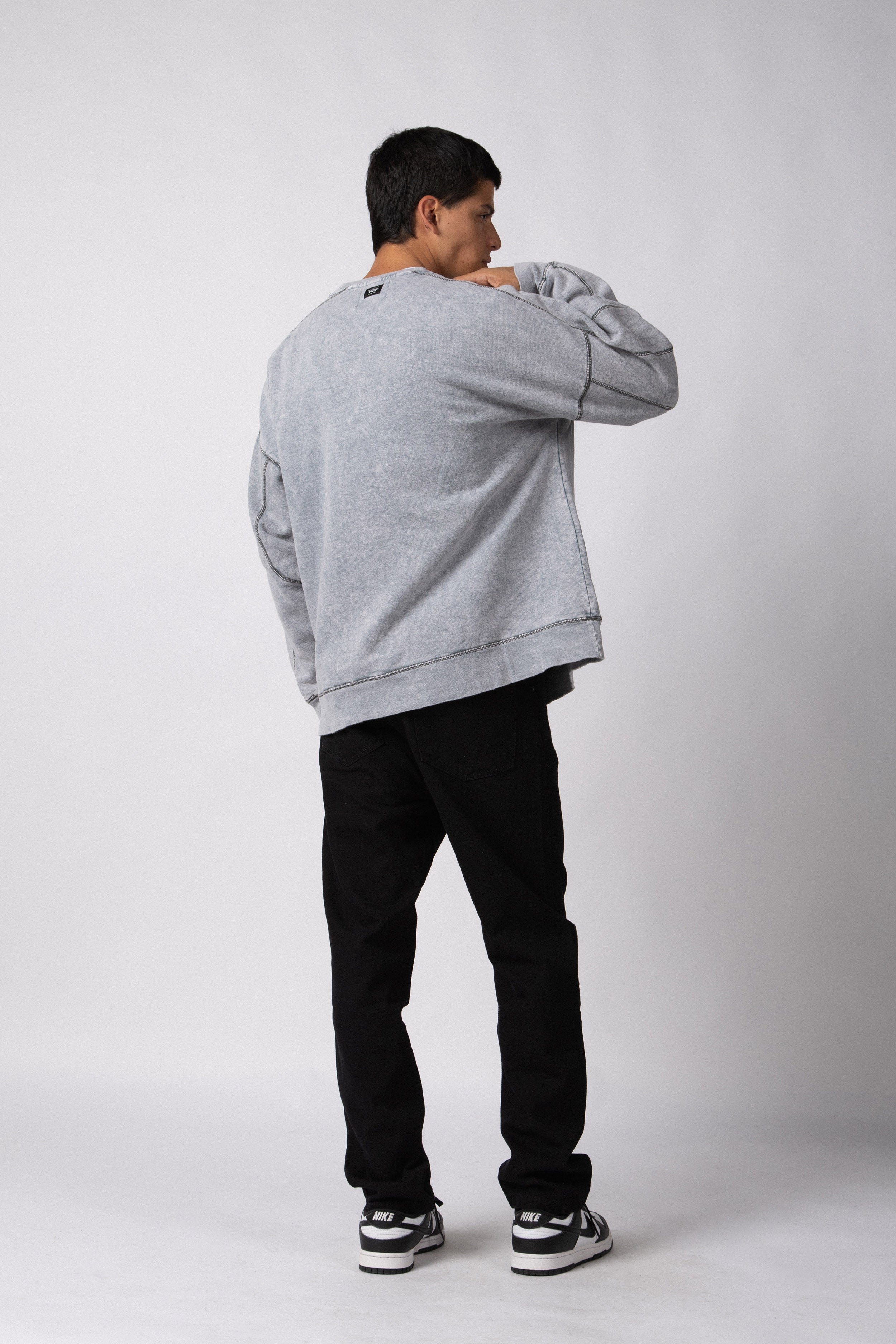 Buzo Over Cliff Gris