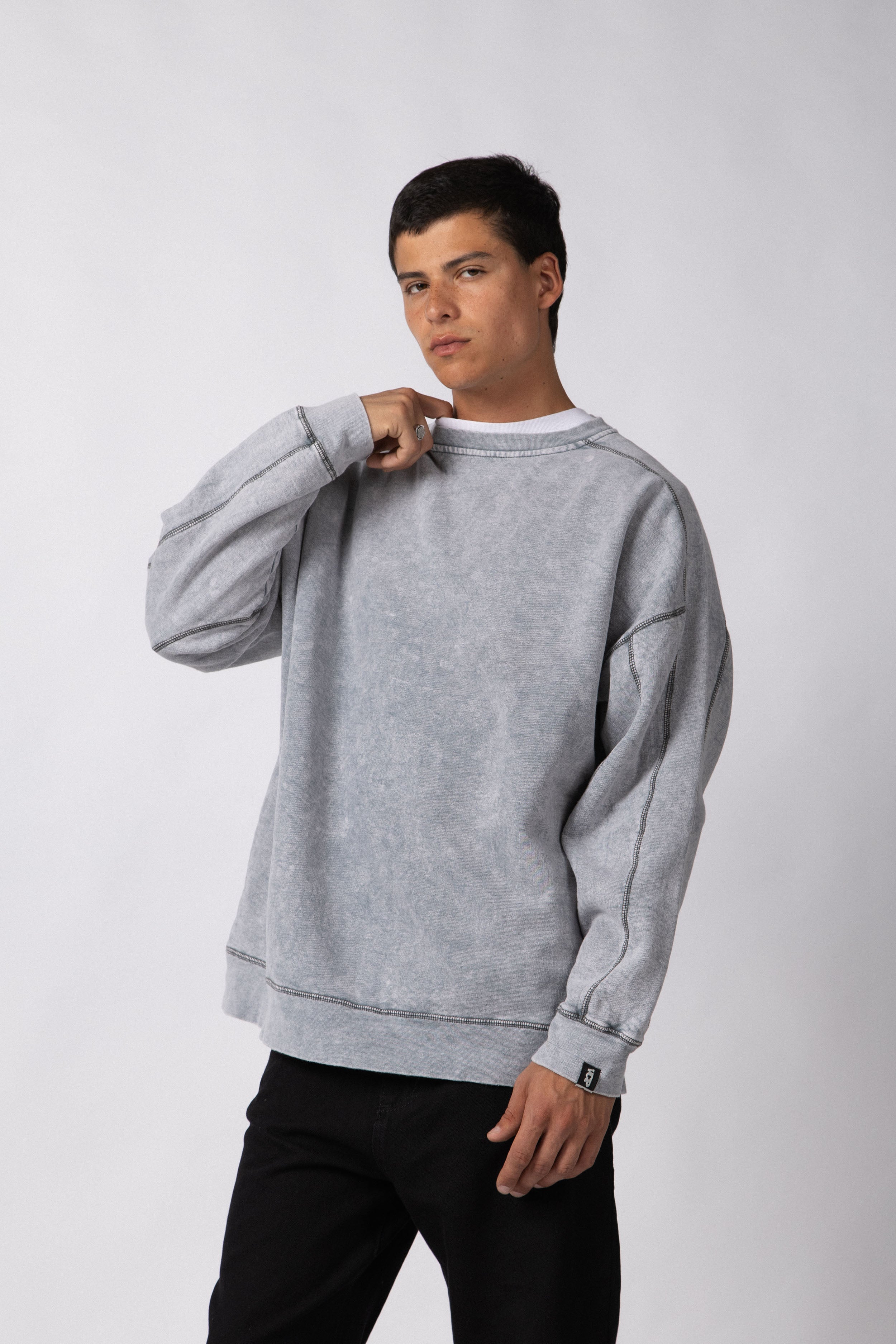 Buzo Over Cliff Gris