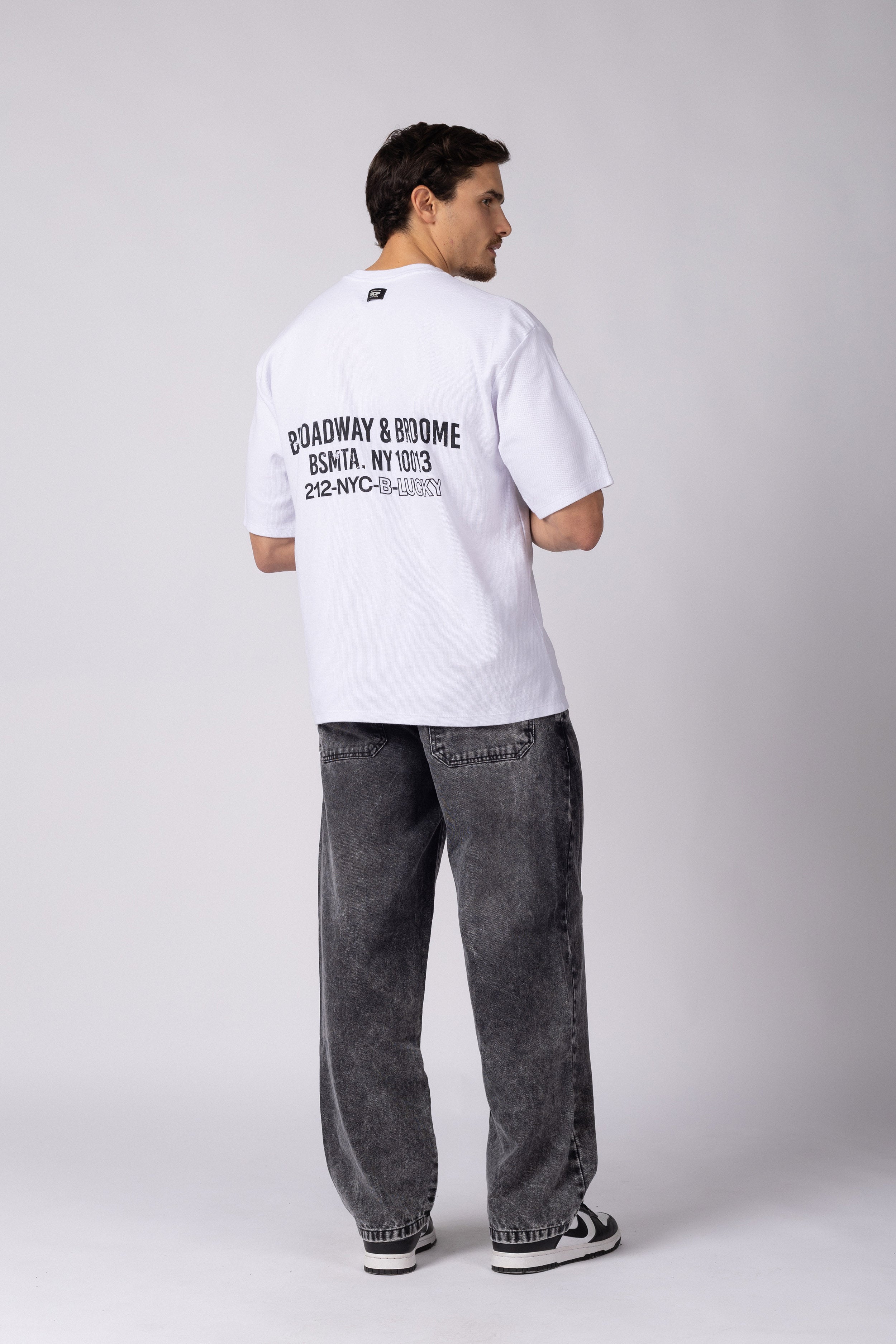 Remera Over Molt Broadway Blanca
