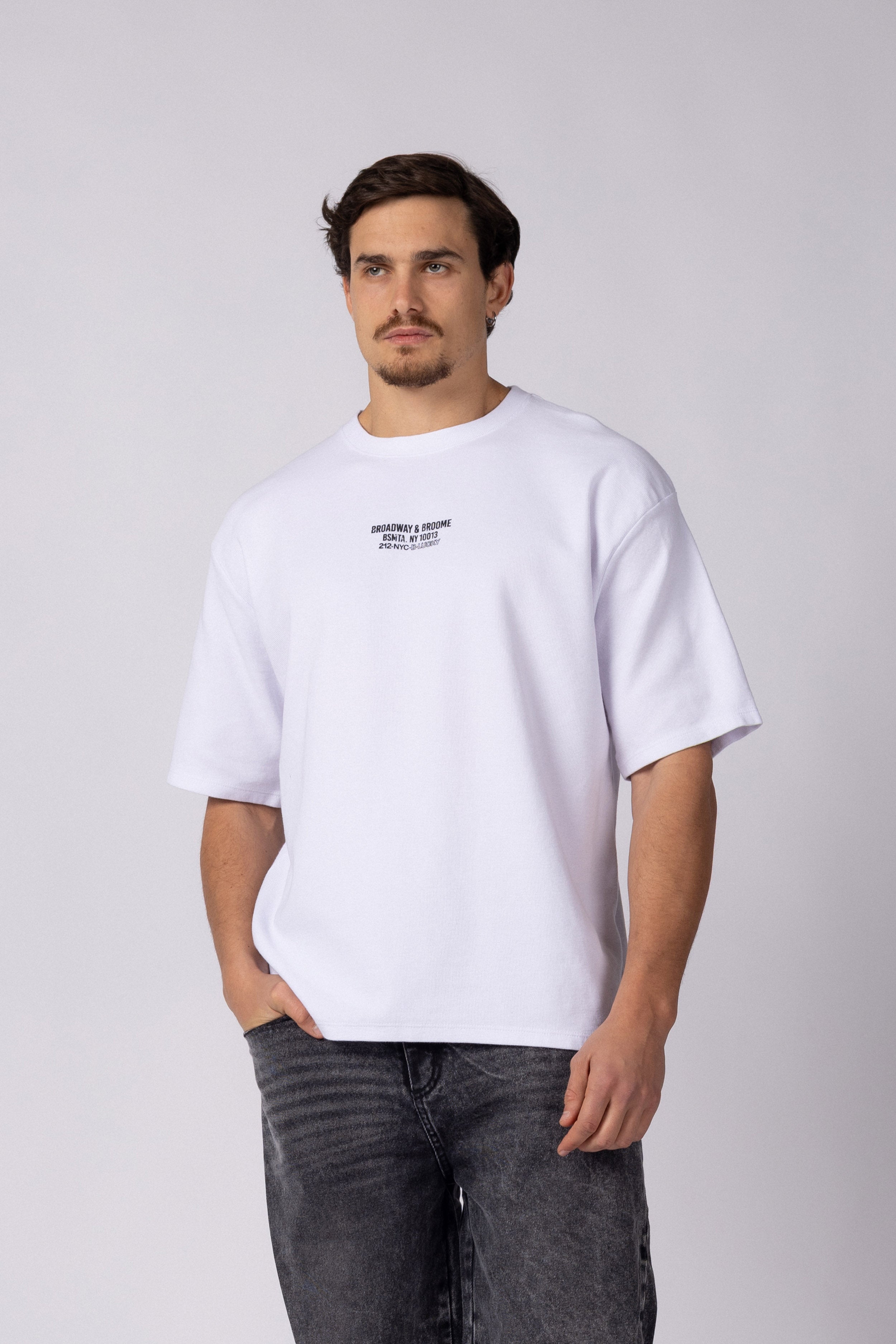 Remera Over Molt Broadway Blanca
