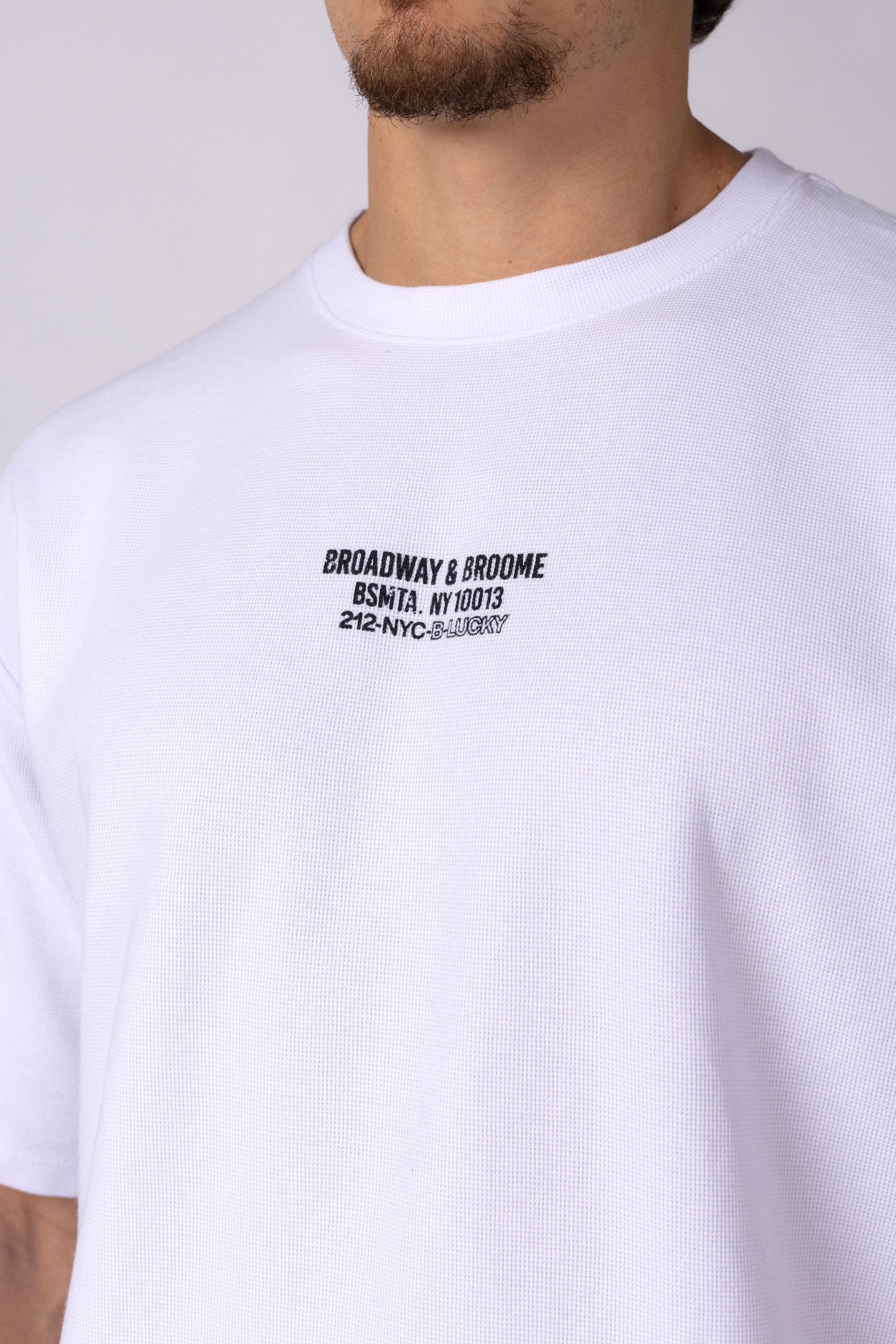 Remera Over Molt Broadway Blanca