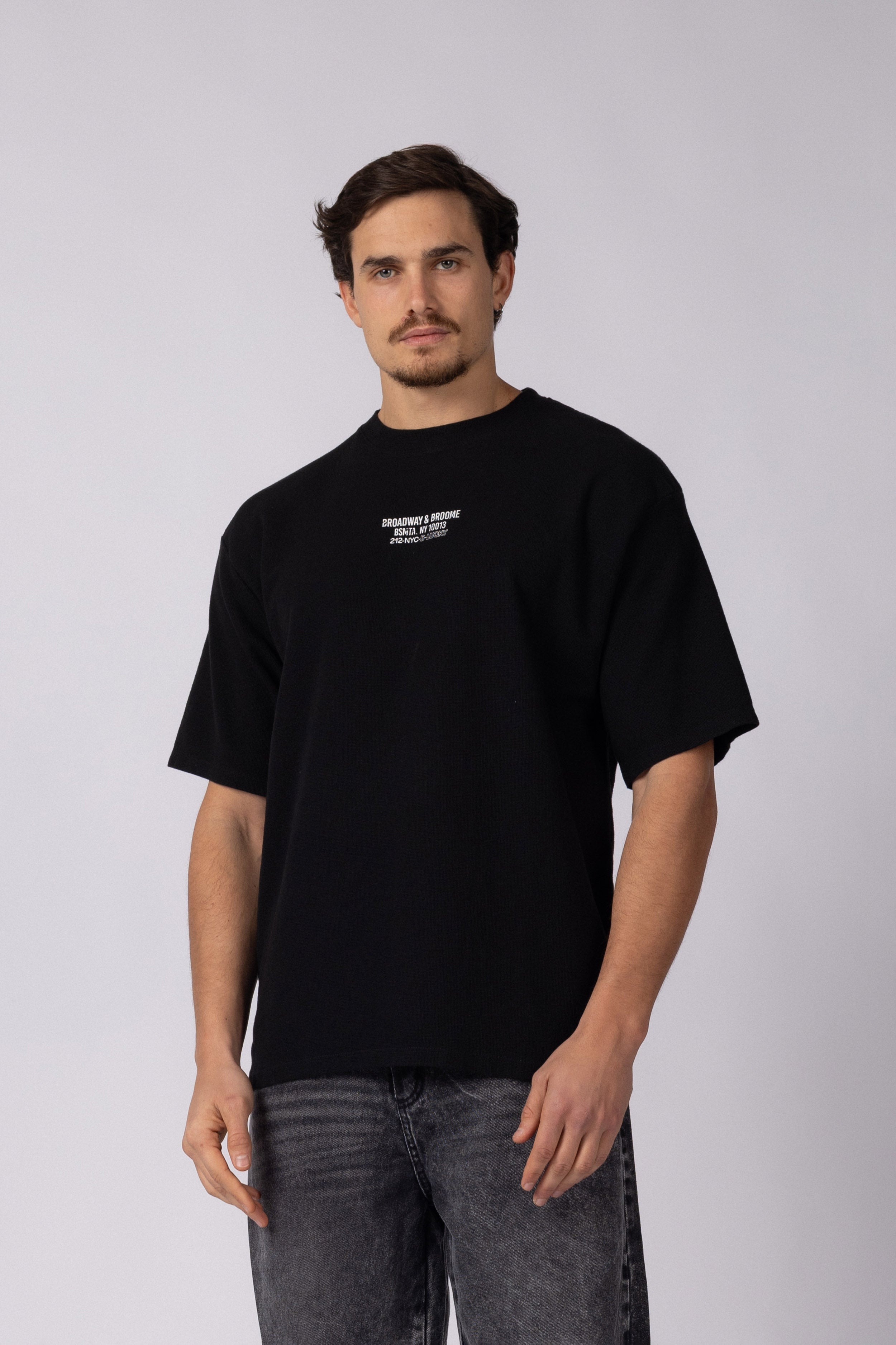 Remera Over Molt Broadway Negro