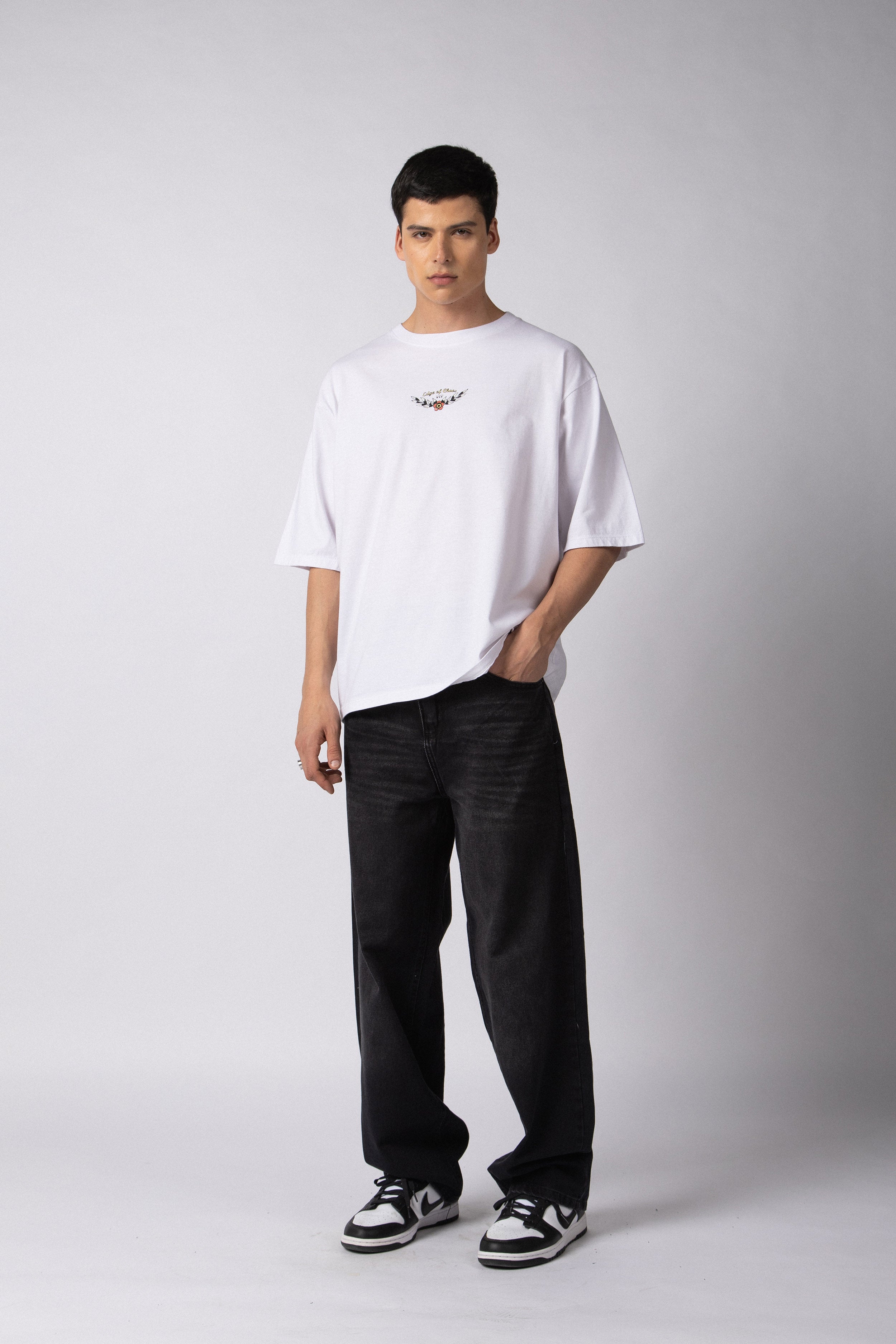 Remera Over Taz Chaos Blanca