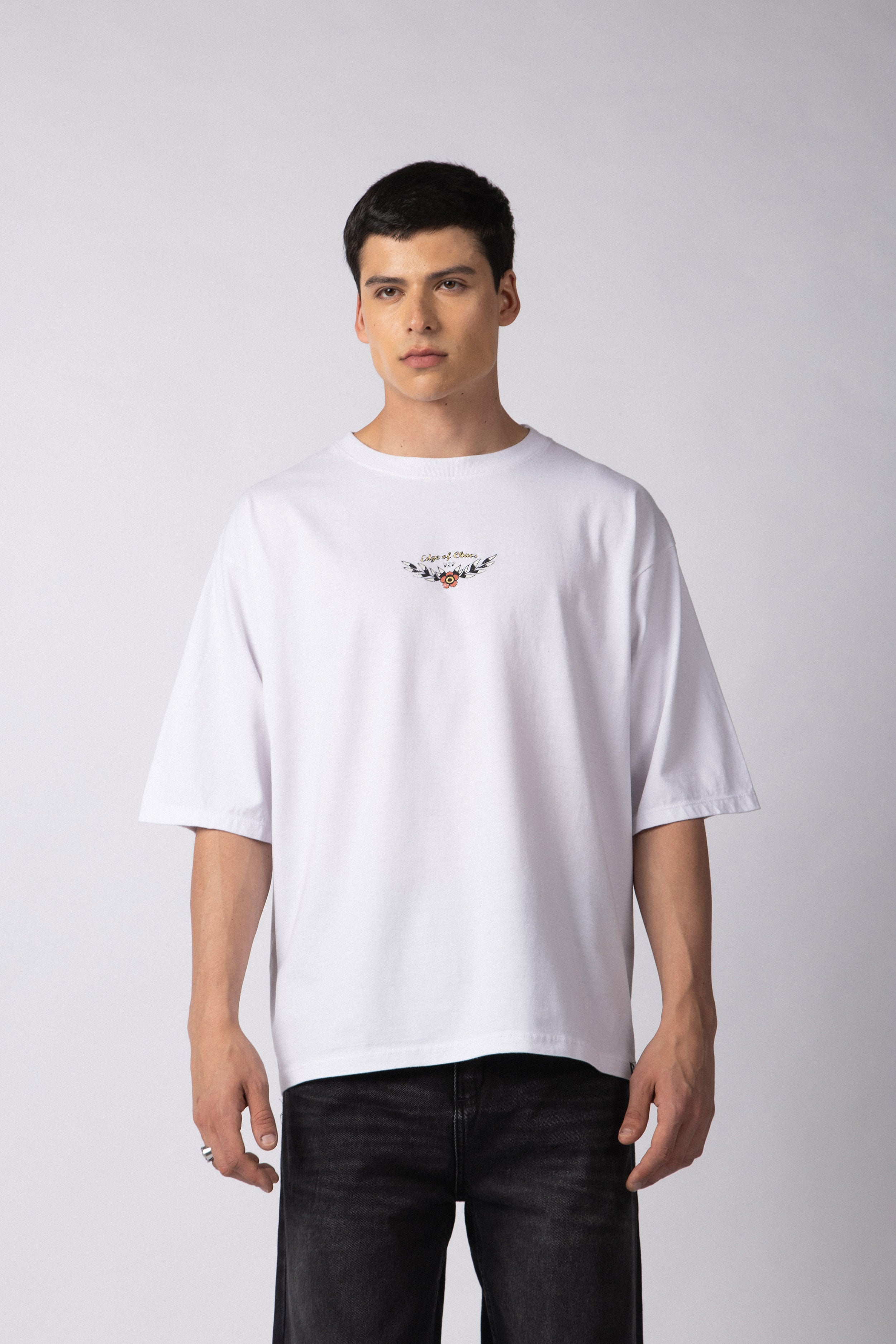 Remera Over Taz Chaos Blanca