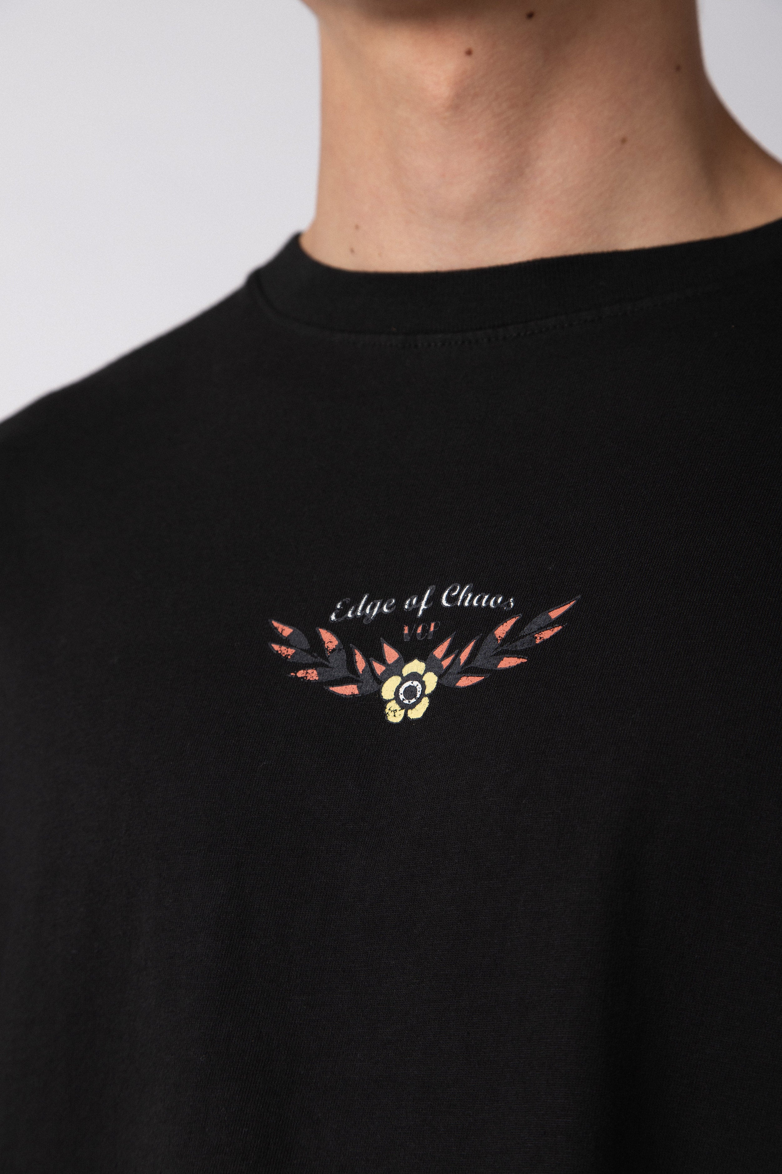 Remera Over Taz Chaos Negra