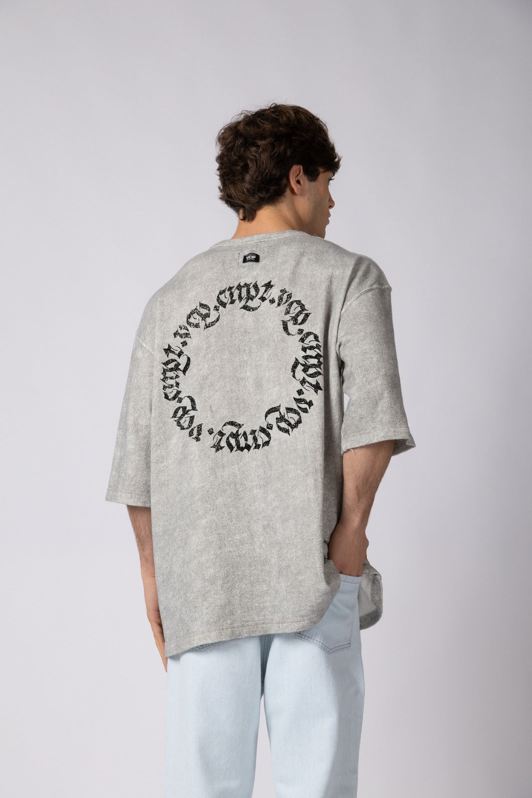 Remera Over Ika Cipher Gris