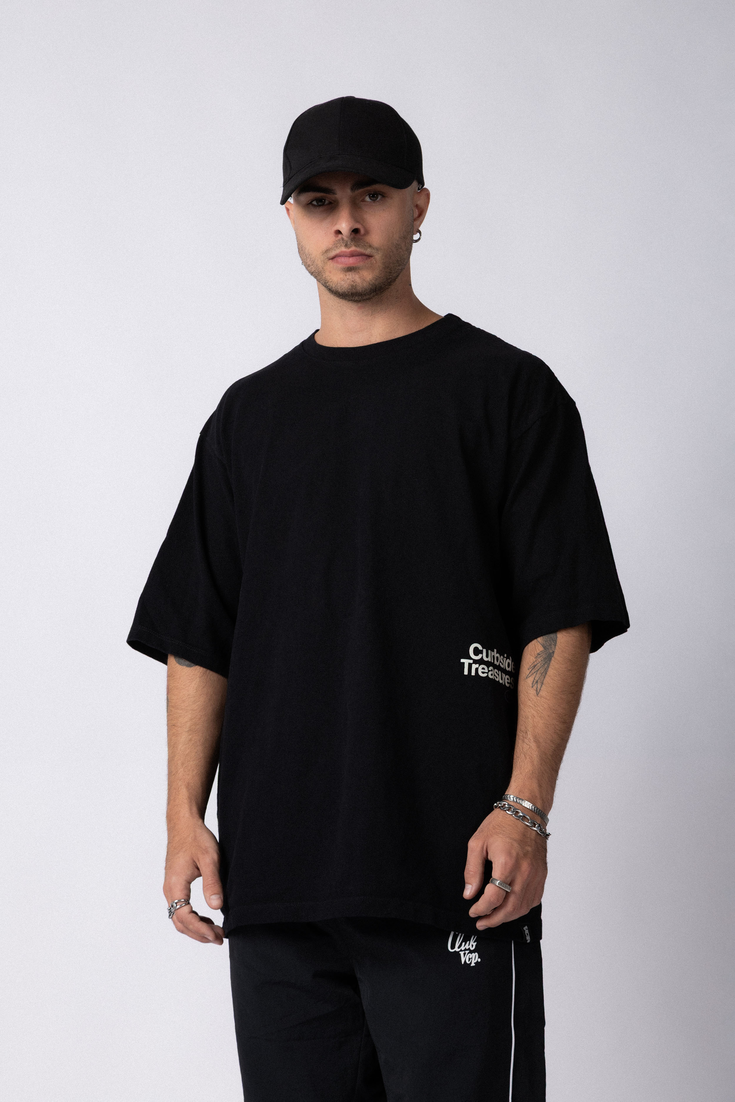 Remera Over Rhy Curbi Negra