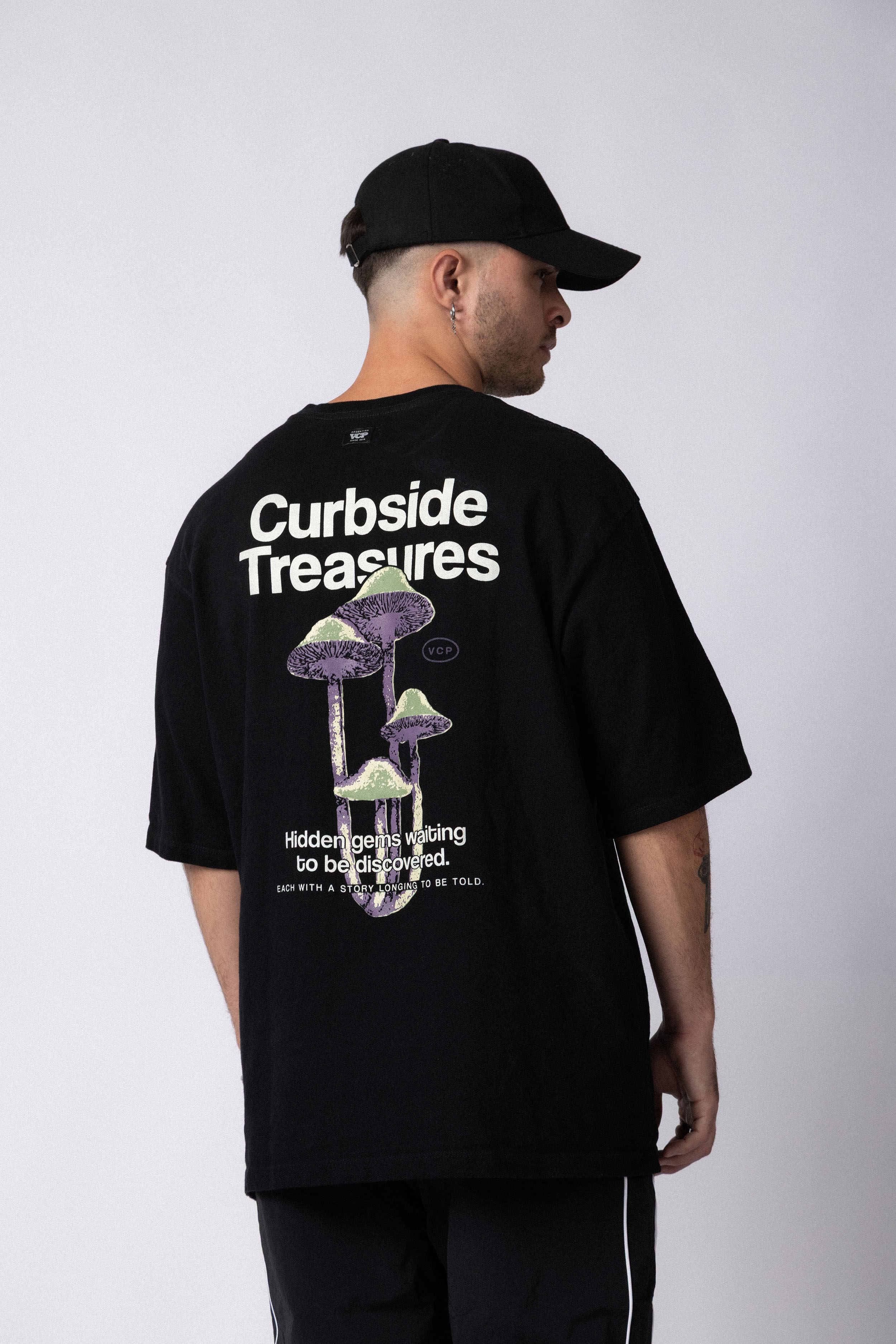 Remera Over Rhy Curbi Negra