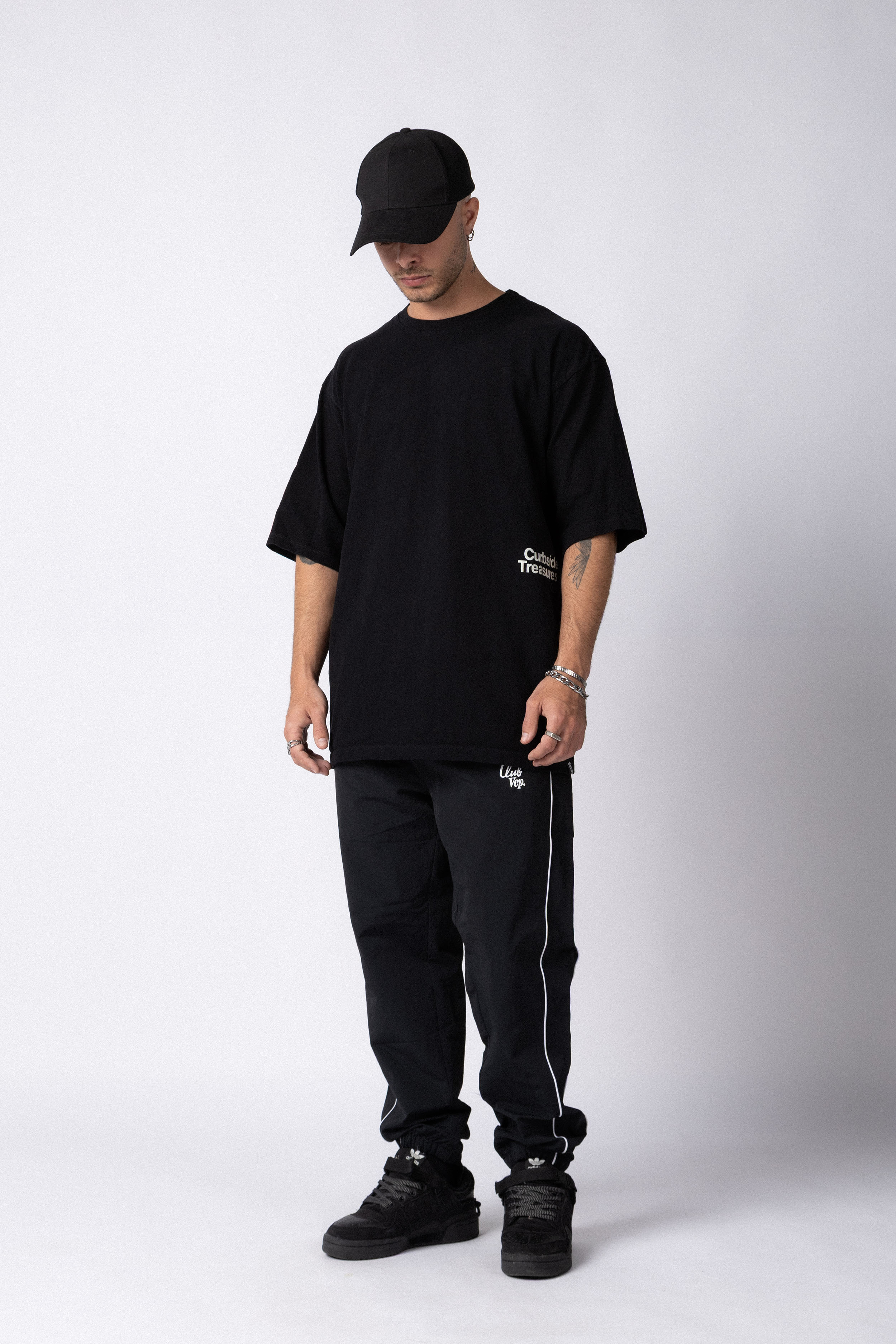 Remera Over Rhy Curbi Negra