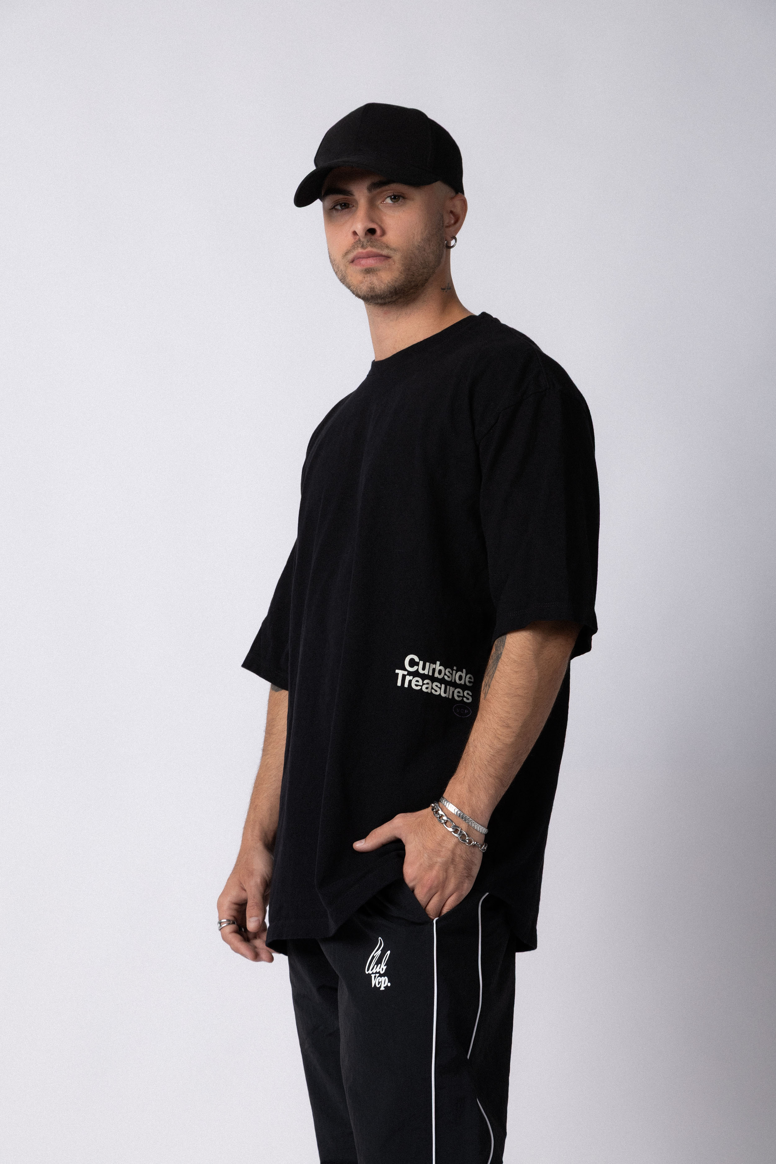 Remera Over Rhy Curbi Negra