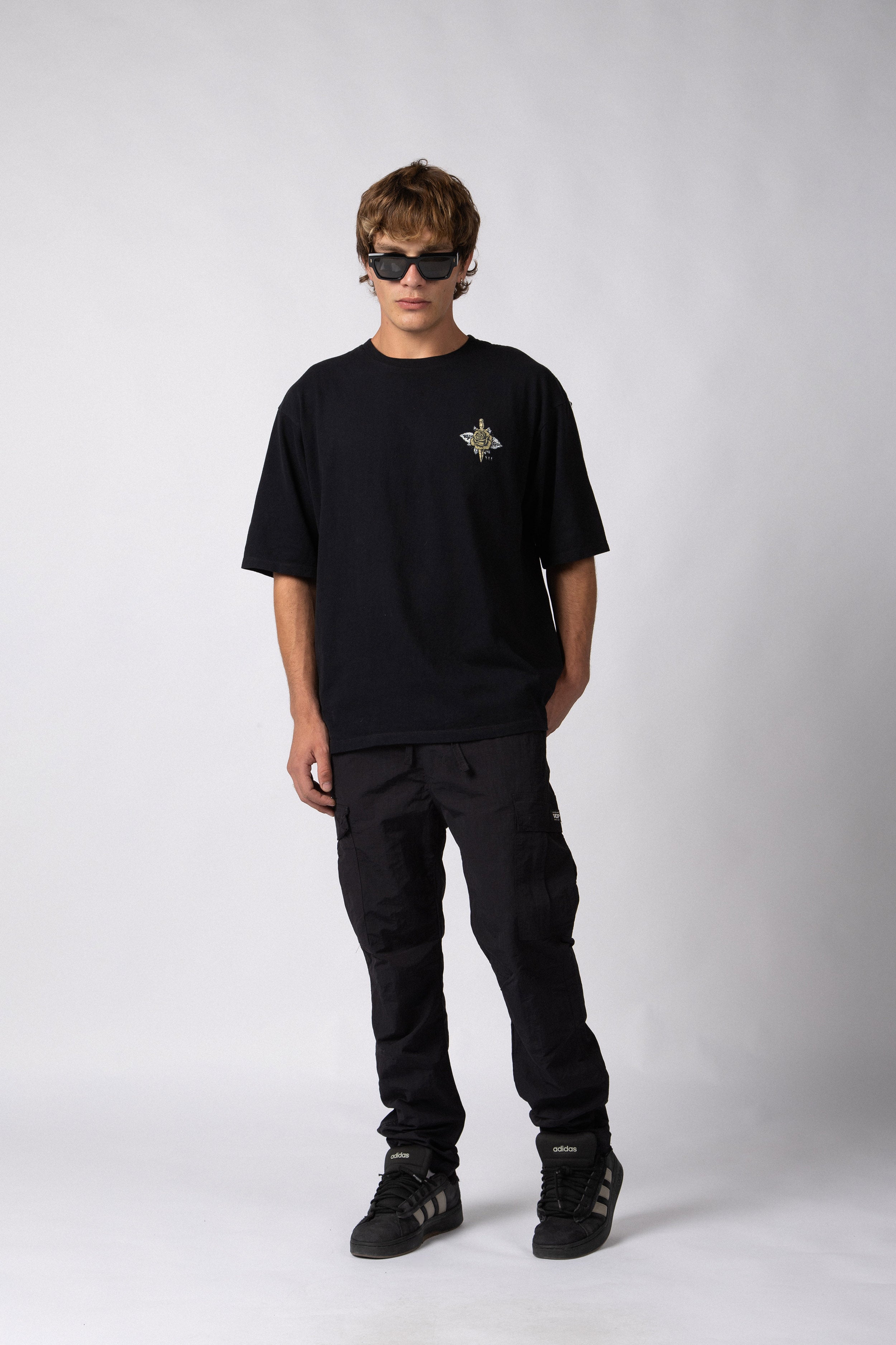 Remera Over Rhy Dead Negra