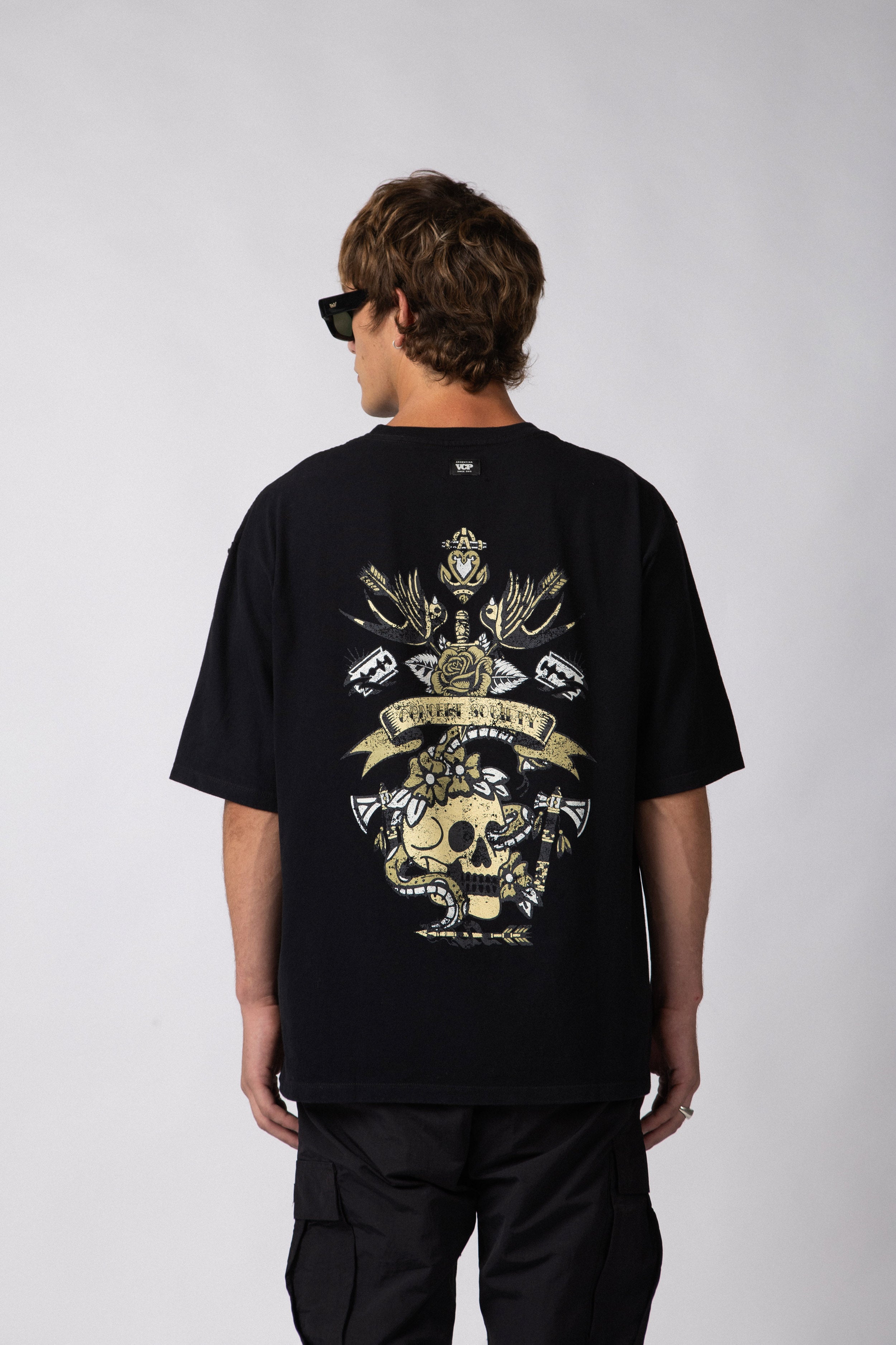 Remera Over Rhy Dead Negra