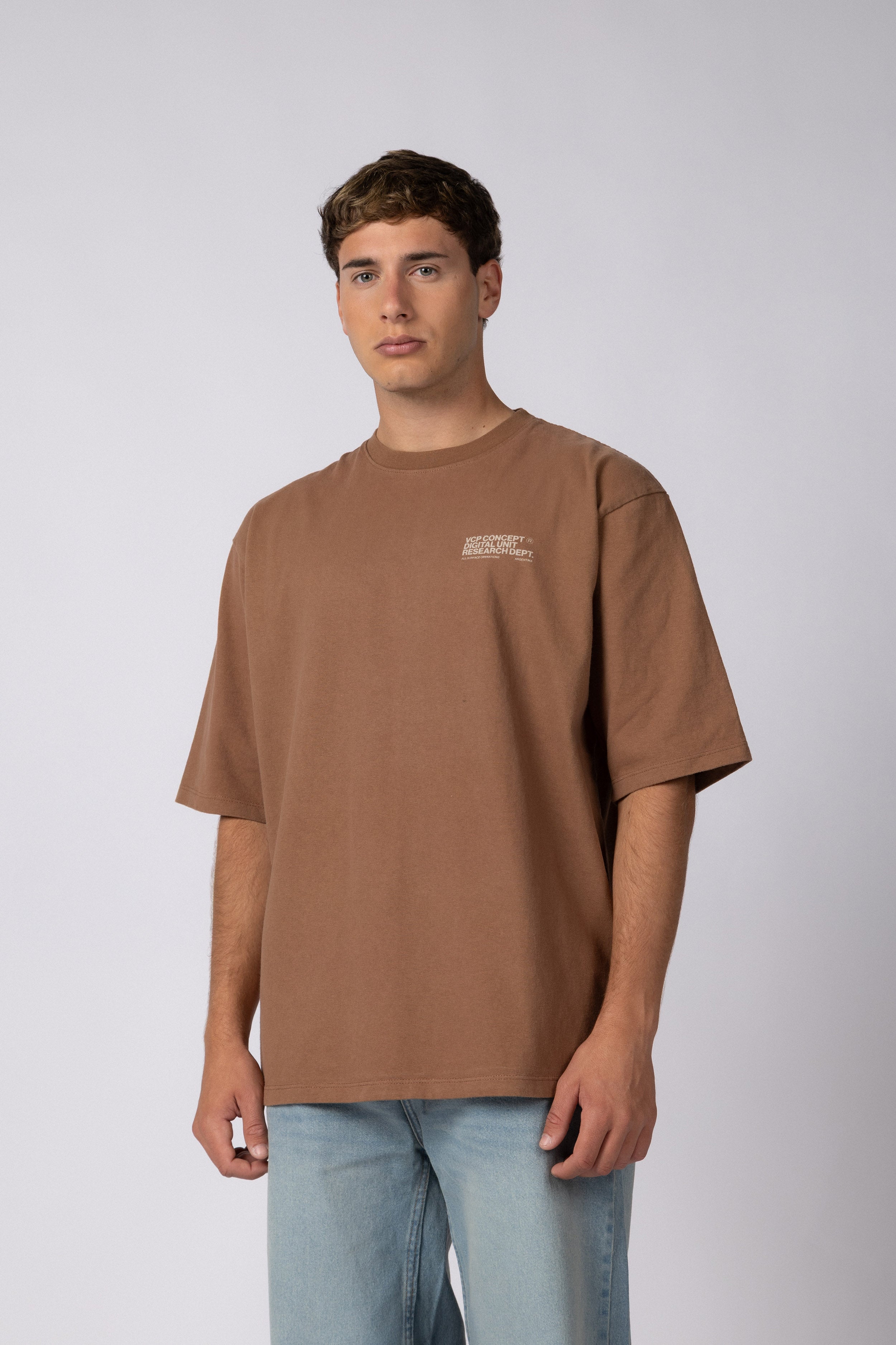 Remera Over Rhy Digital Moka