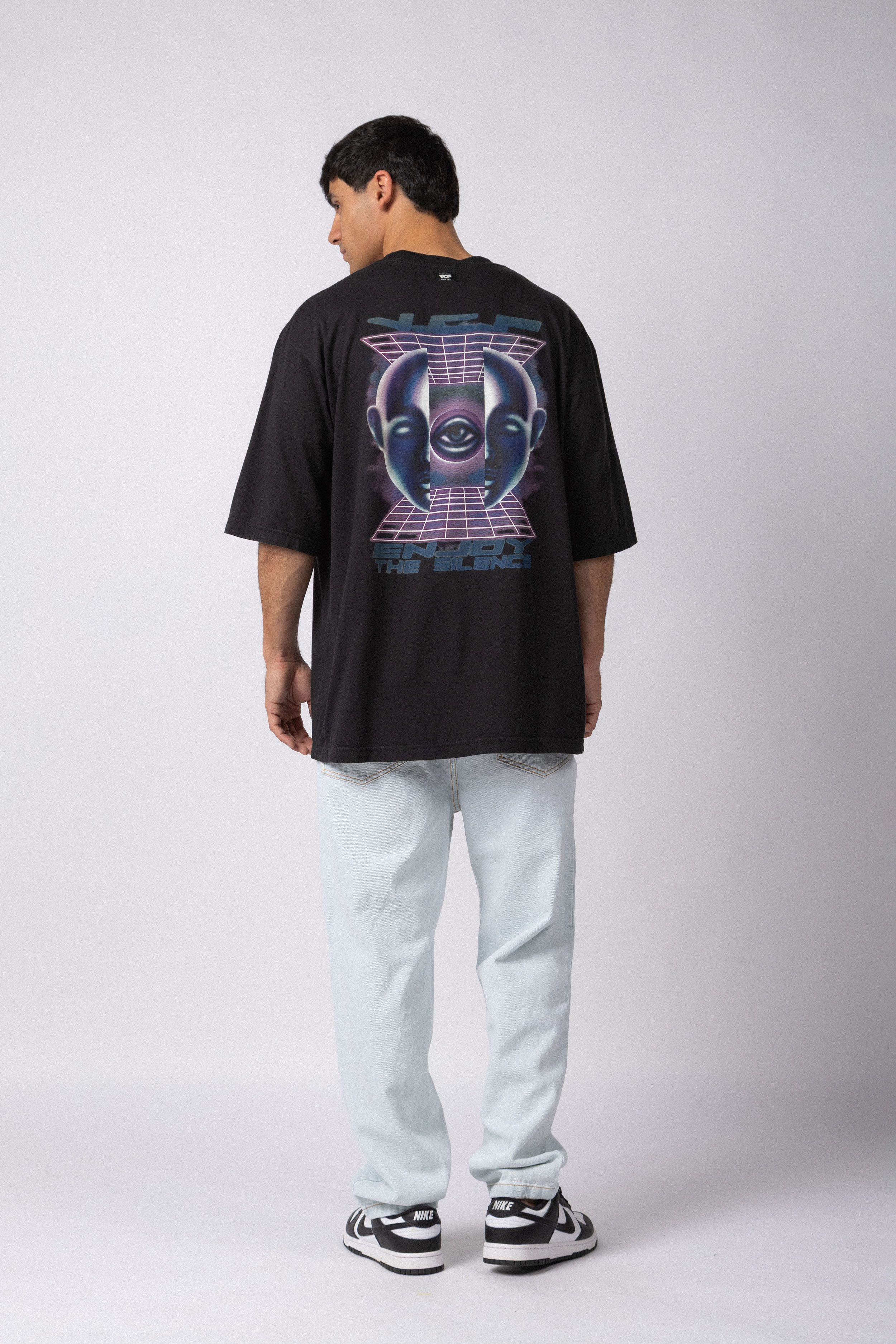 Remera Over Taz Enjoy Negra