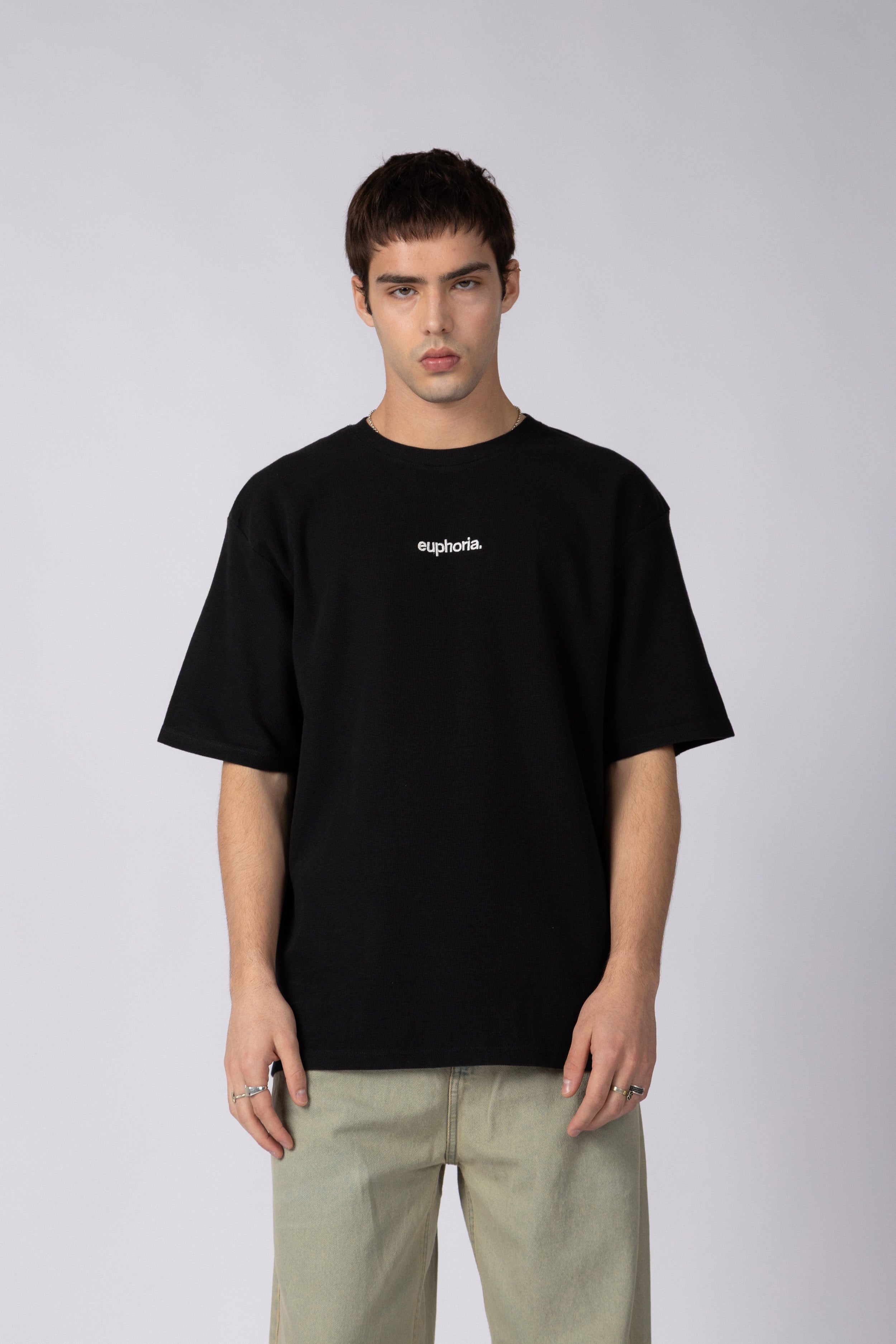 Remera Over Hana Euphoria Negra