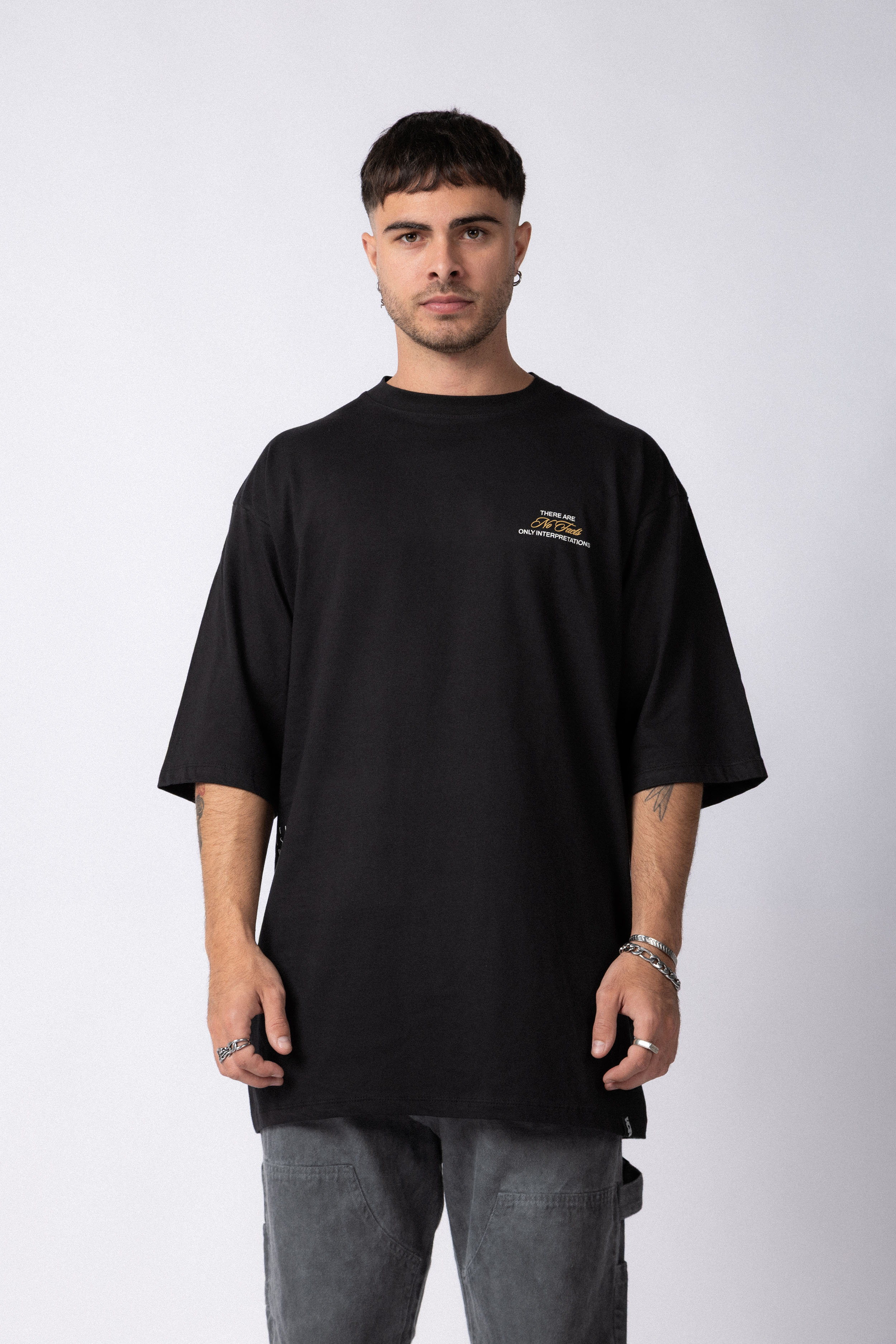 Remera Over Taz Facts Negra