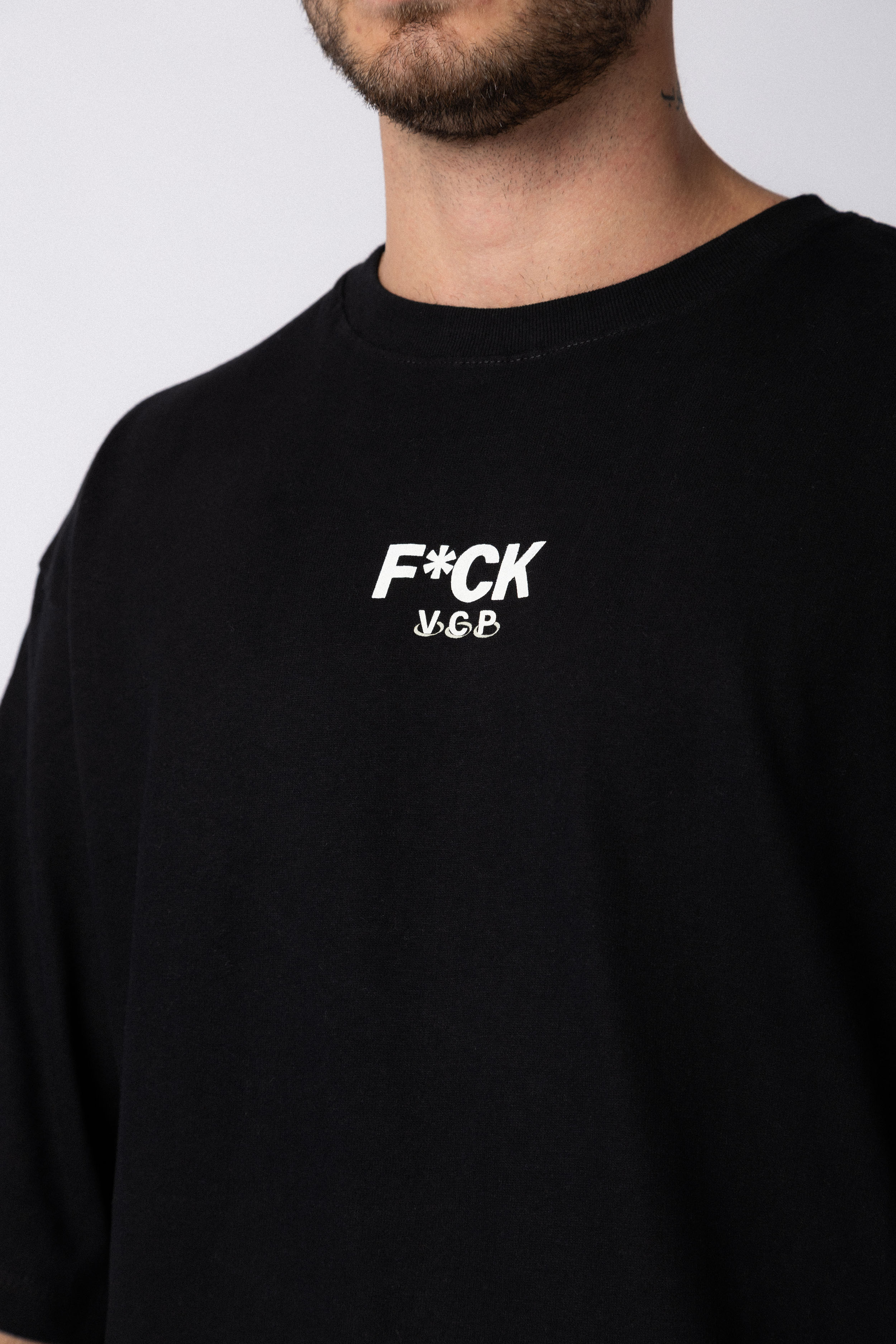 Remera Over Rhy Fuck Negra